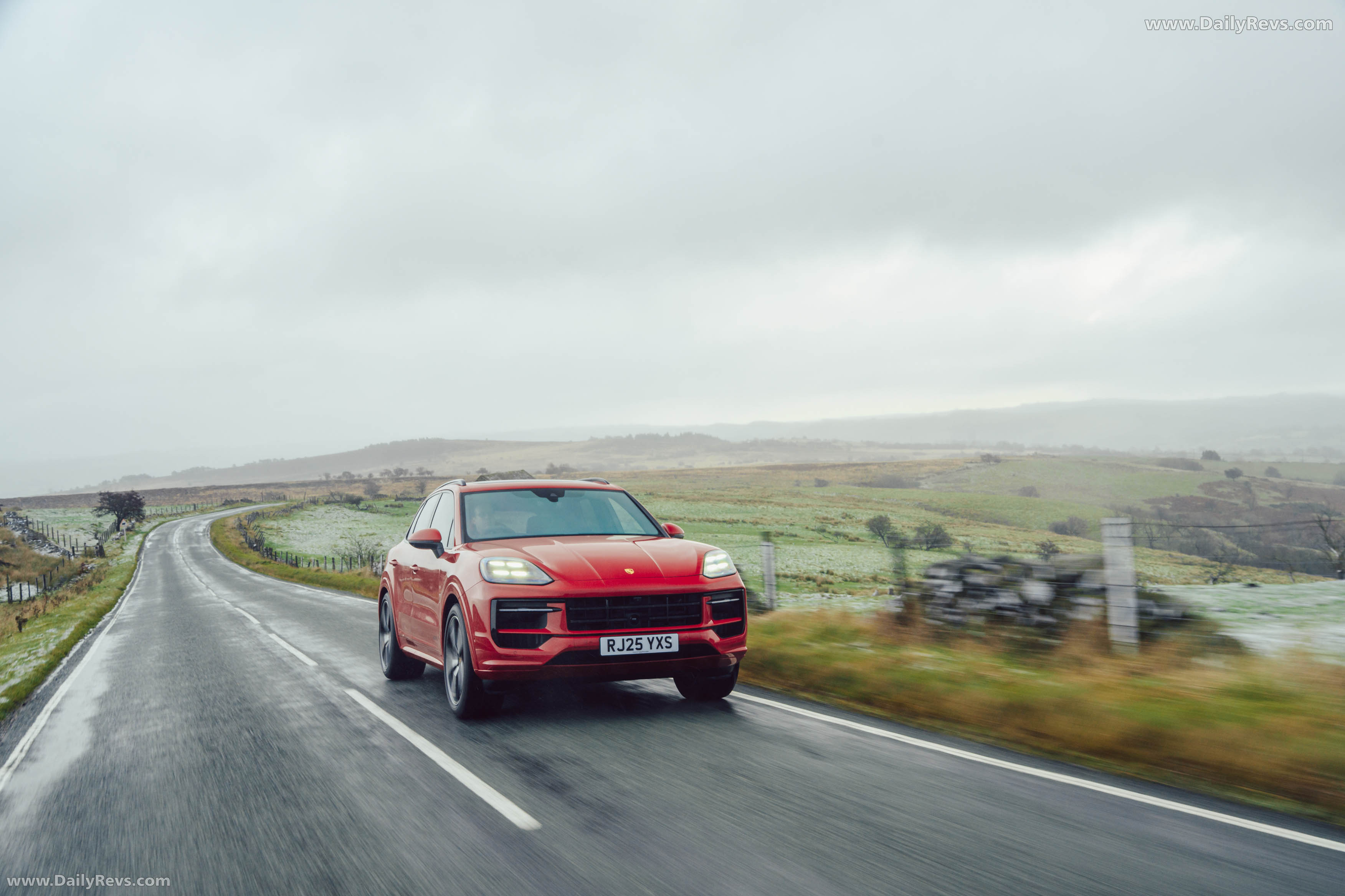 2025 Porsche Cayenne GTS 9Y0.2 UK Version Front View