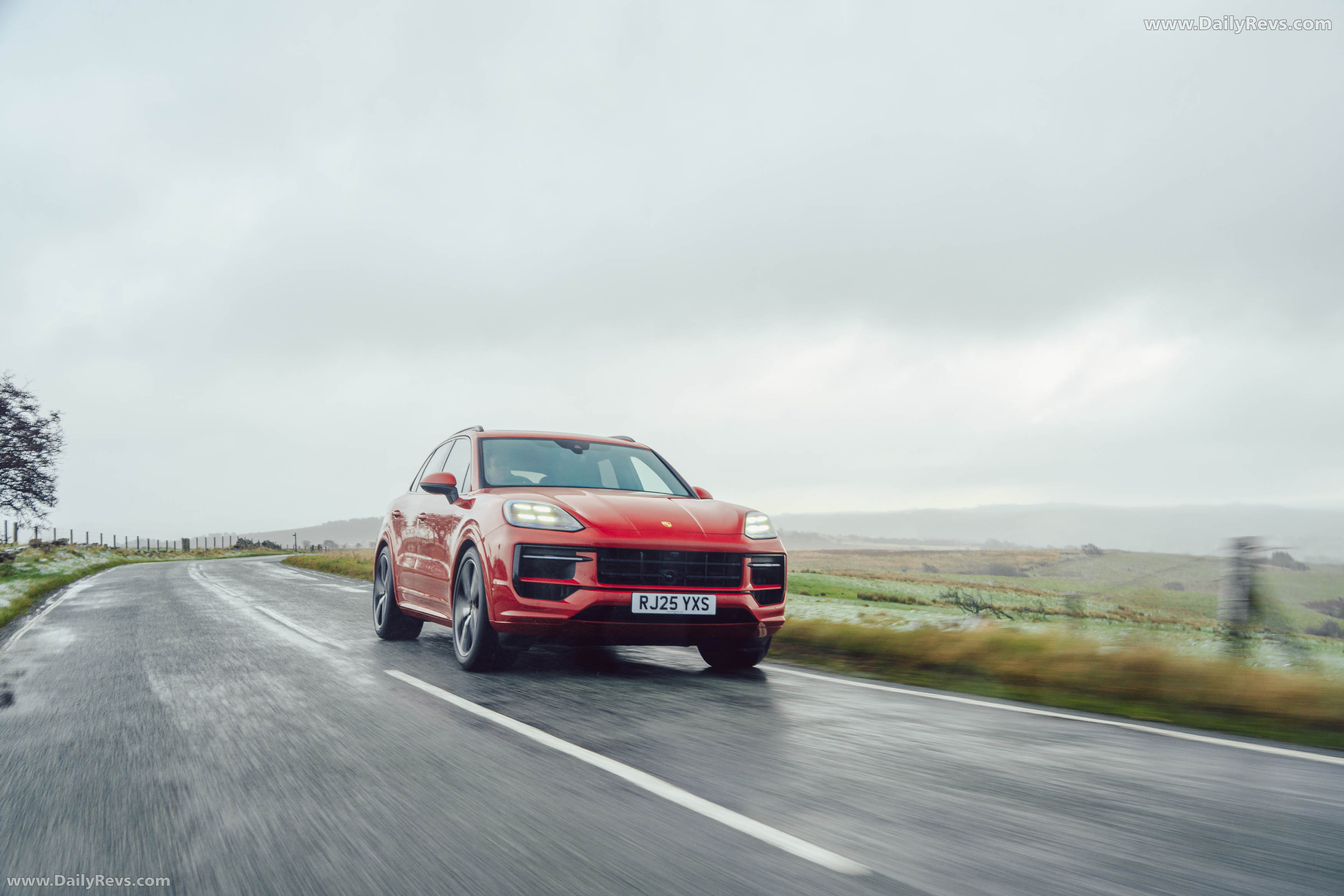 2025 Porsche Cayenne GTS 9Y0.2 UK Version Front View