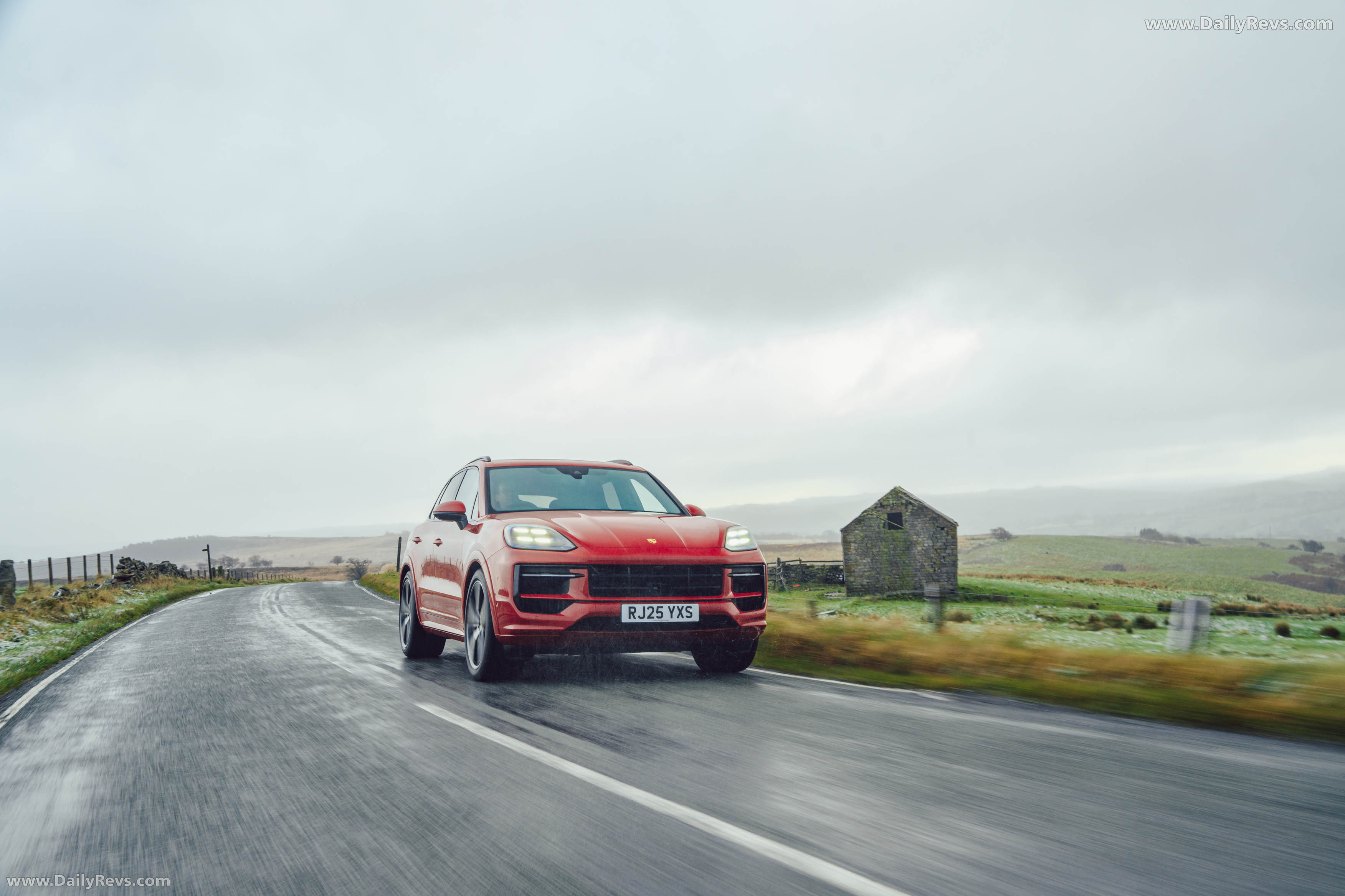 2025 Porsche Cayenne GTS 9Y0.2 UK Version Front View