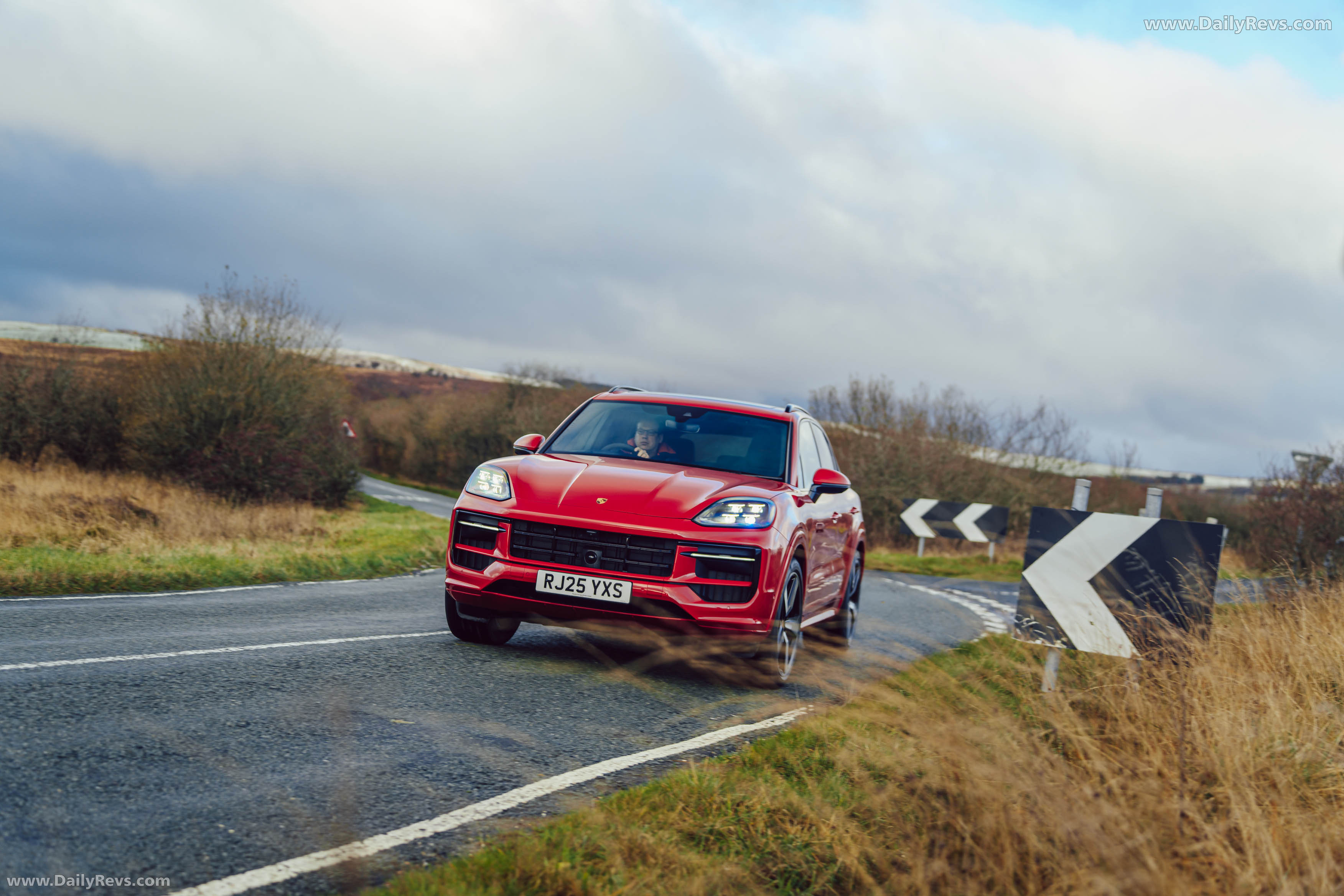 2025 Porsche Cayenne GTS 9Y0.2 UK Version Front View
