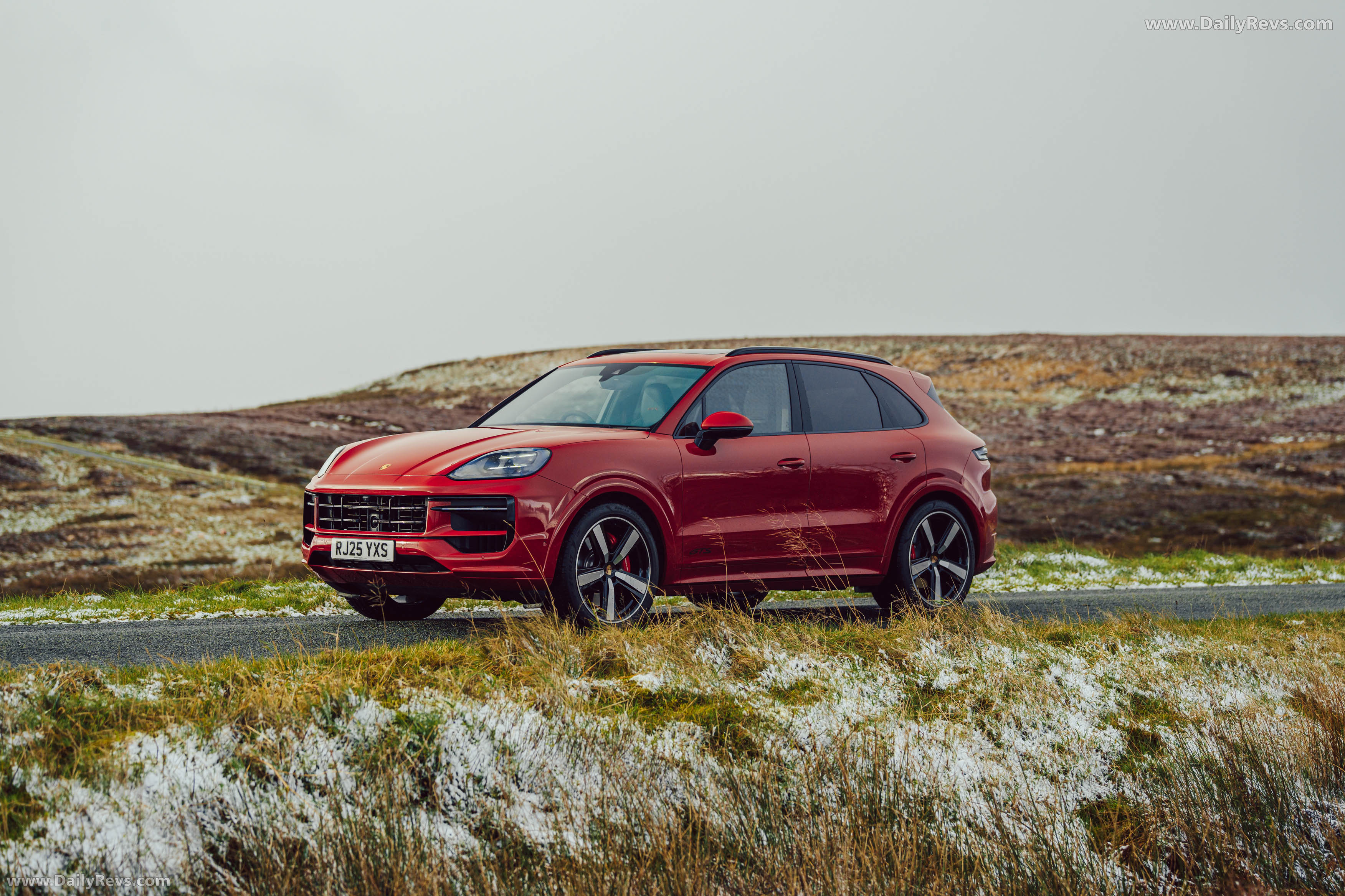 2025 Porsche Cayenne GTS 9Y0.2 UK Version Front View