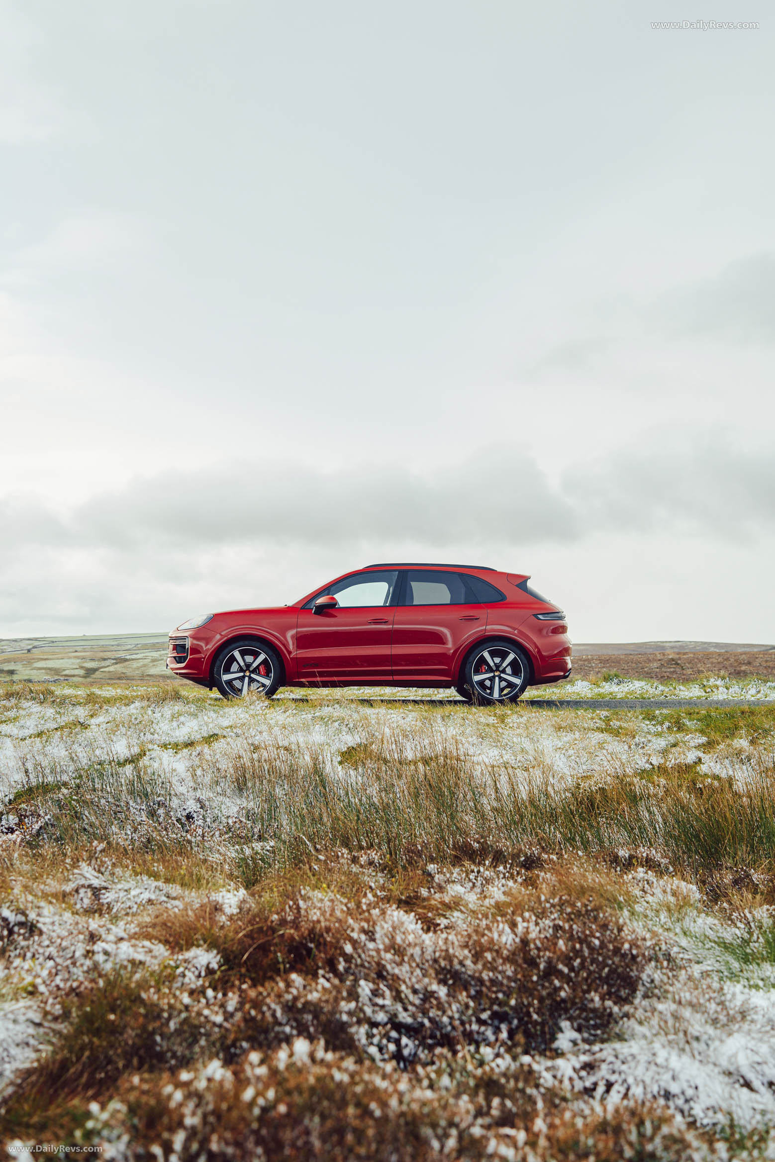 2025 Porsche Cayenne GTS 9Y0.2 UK Version Side View