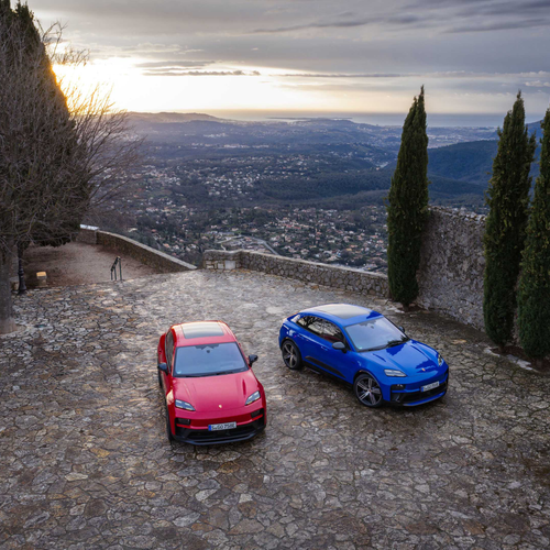2026 Porsche Macan GTS H2 Gentian Blue Front View