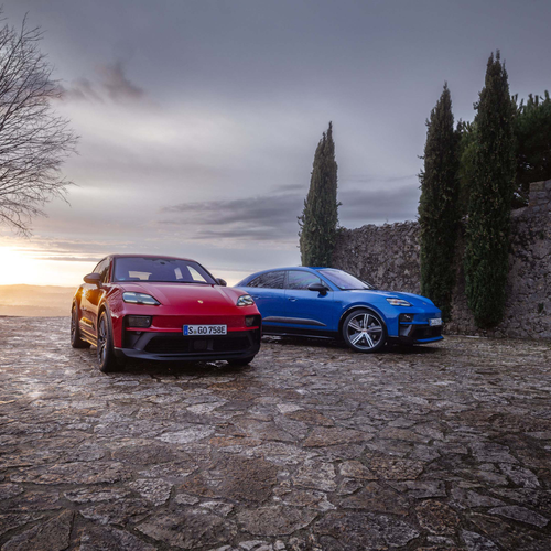 2026 Porsche Macan GTS H2 Gentian Blue Front View