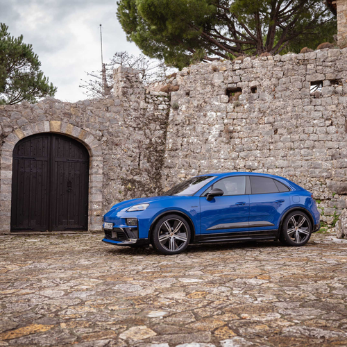 2026 Porsche Macan GTS H2 Gentian Blue Side View