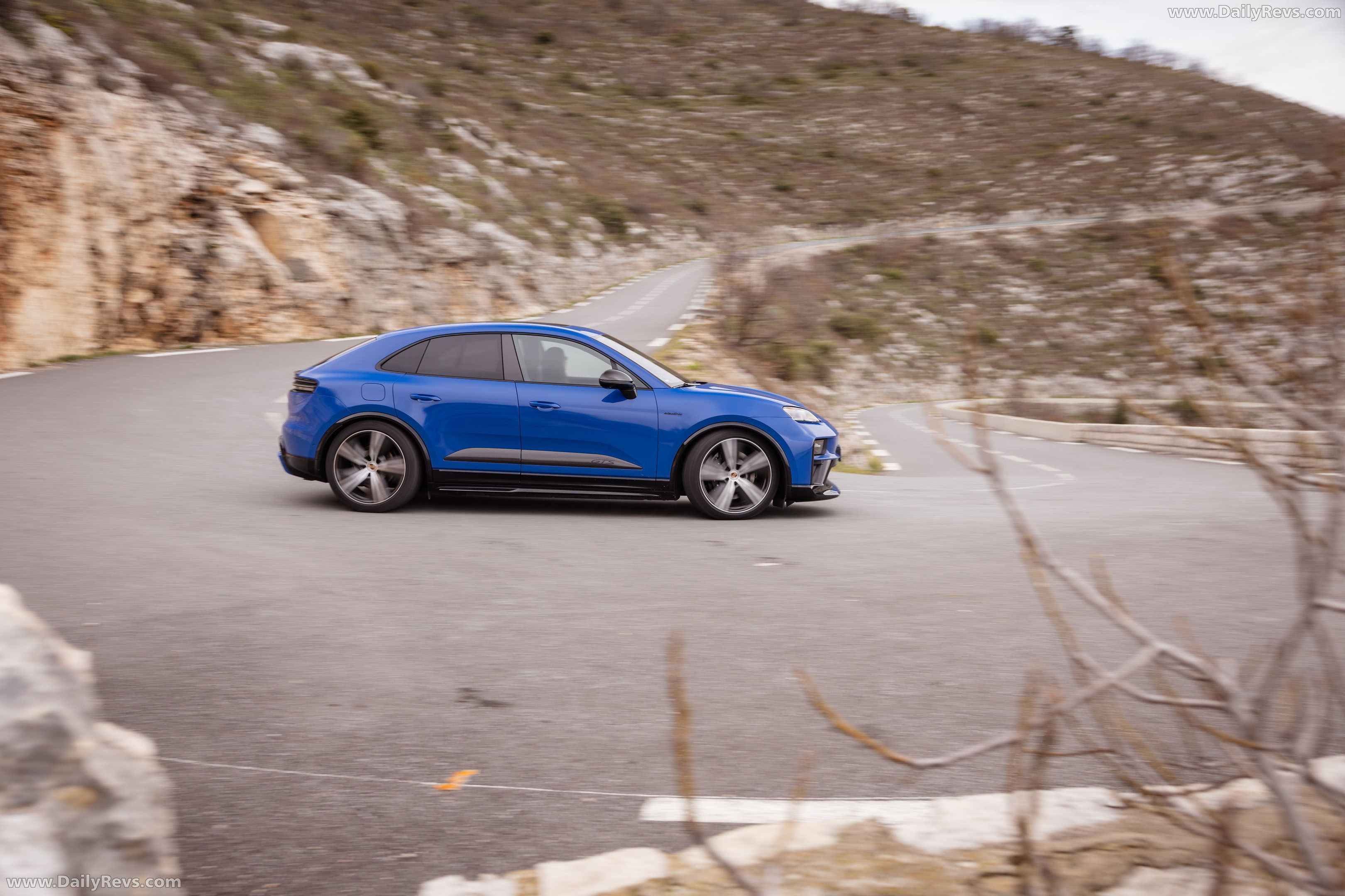 2026 Porsche Macan GTS H2 Gentian Blue Side View