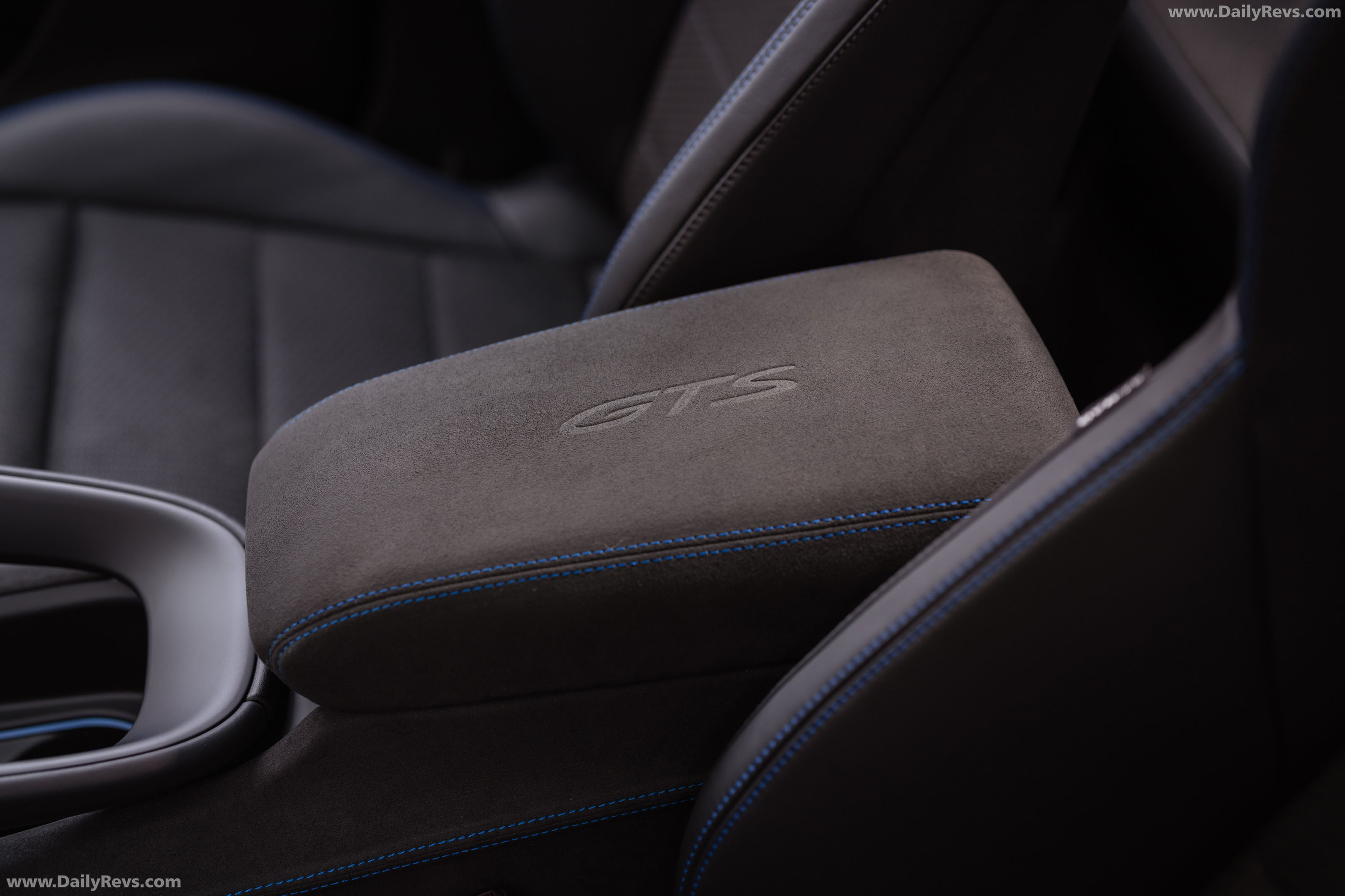 2026 Porsche Macan GTS H2 Gentian Blue Interior