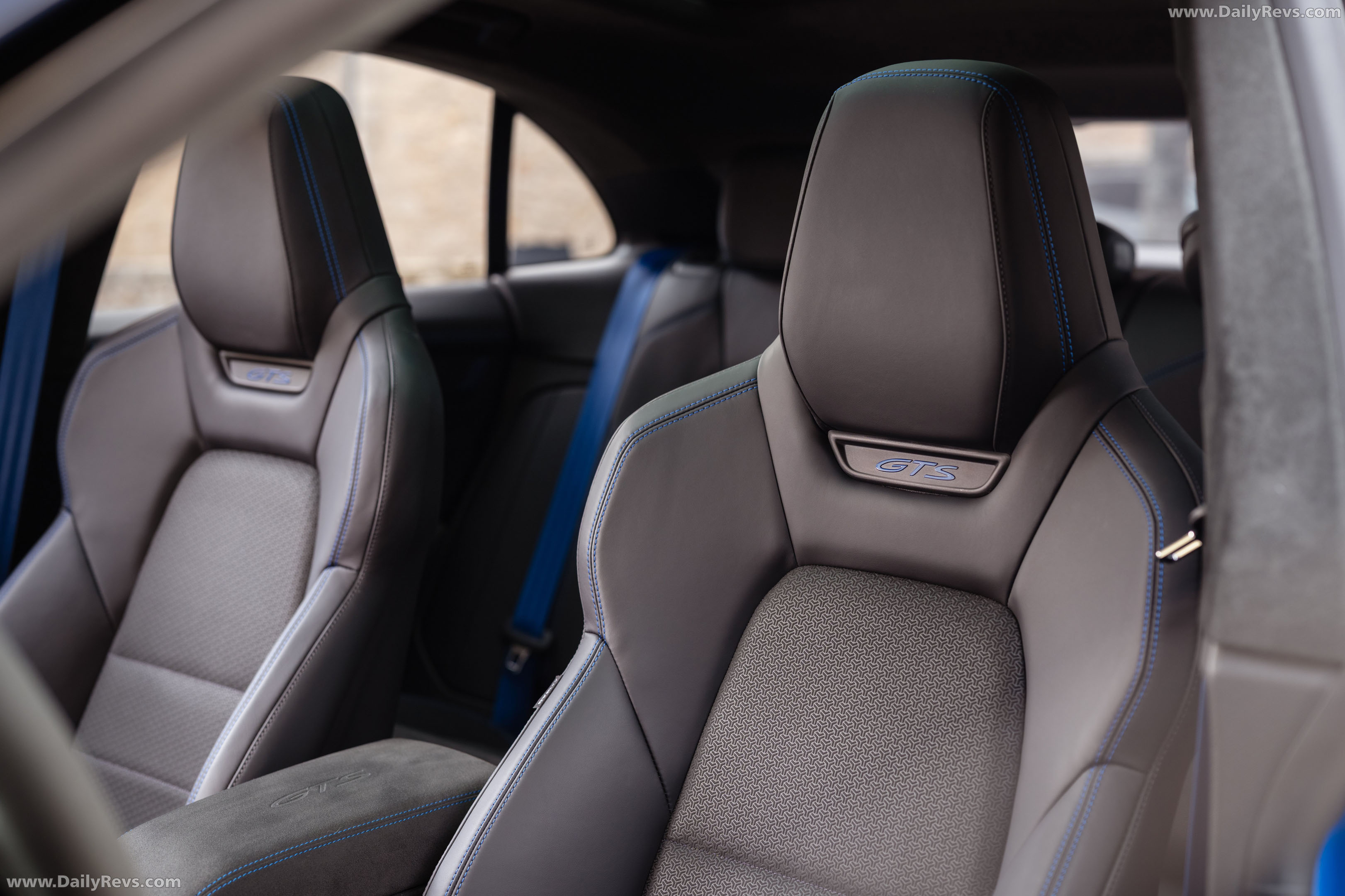 2026 Porsche Macan GTS H2 Gentian Blue Interior