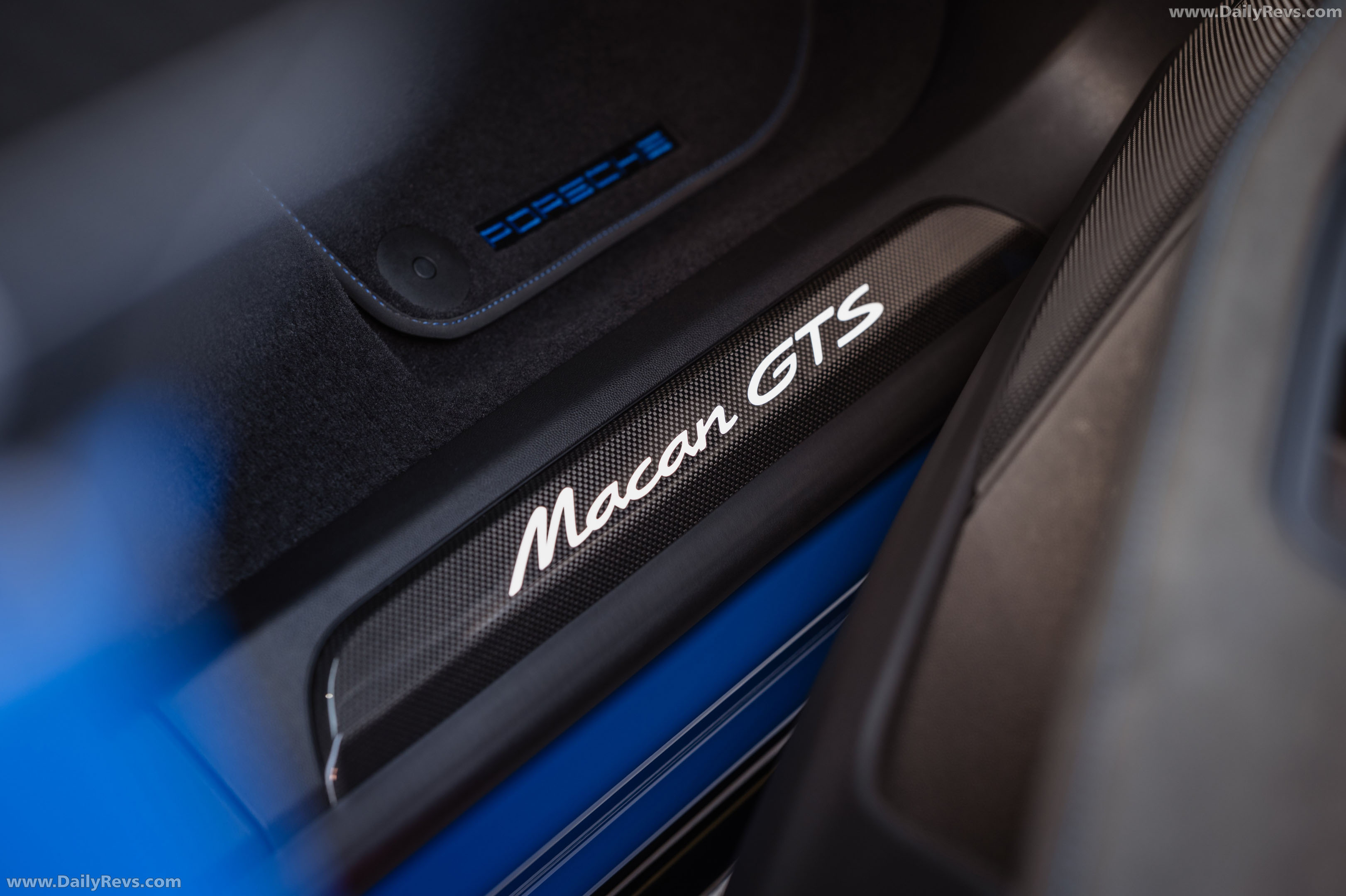 2026 Porsche Macan GTS H2 Gentian Blue Interior