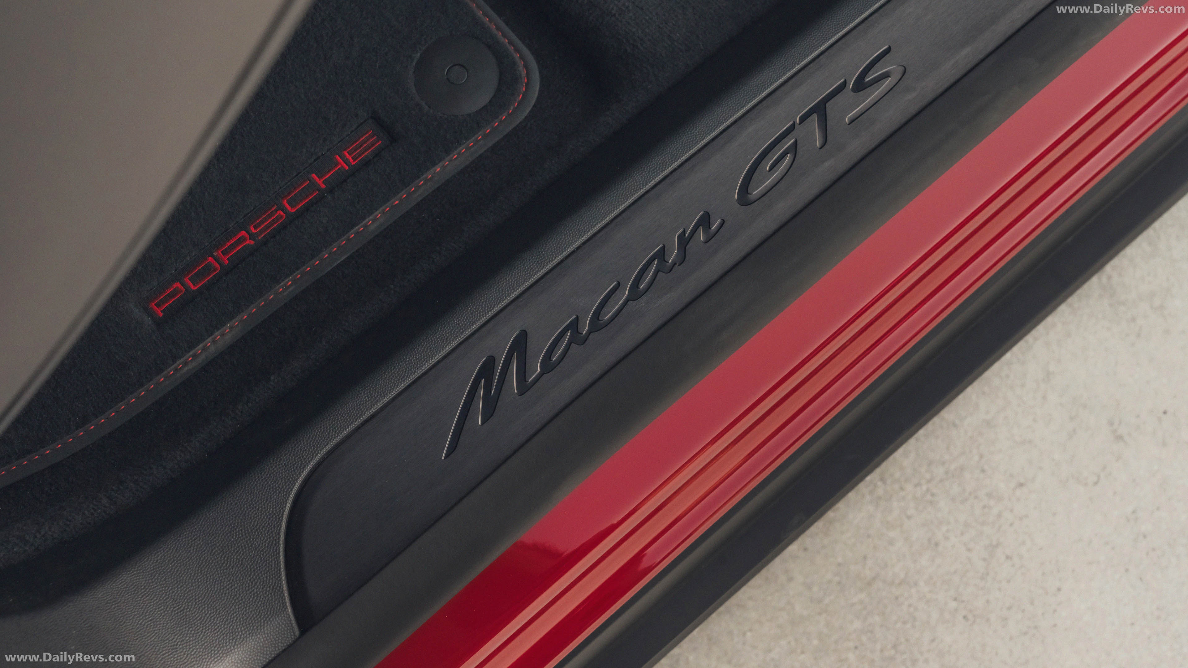 2026 Porsche Macan GTS H2 Carmine Red Interior