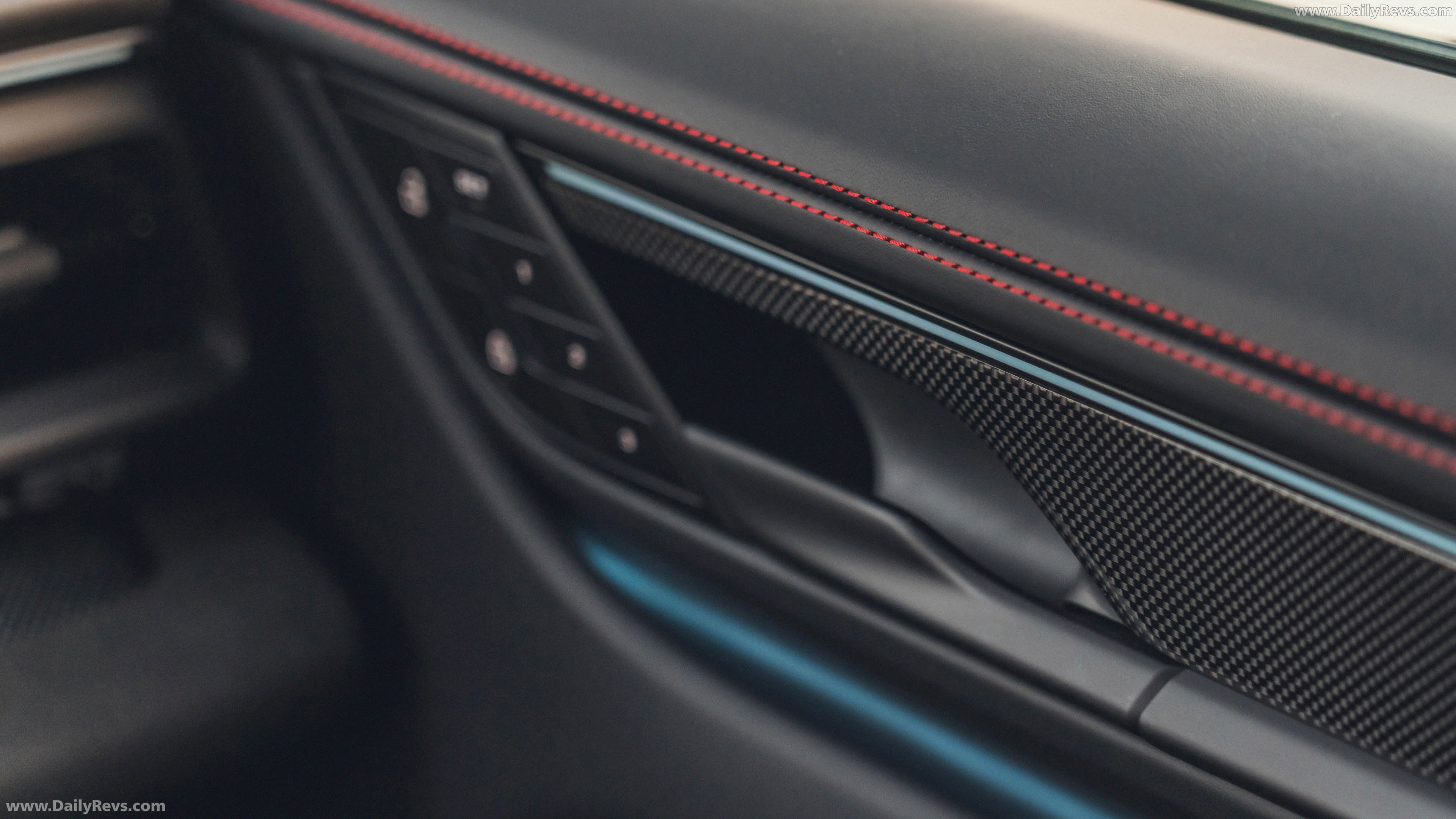 2026 Porsche Macan GTS H2 Carmine Red Interior