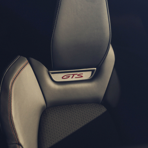 2026 Porsche Macan GTS H2 Carmine Red Interior