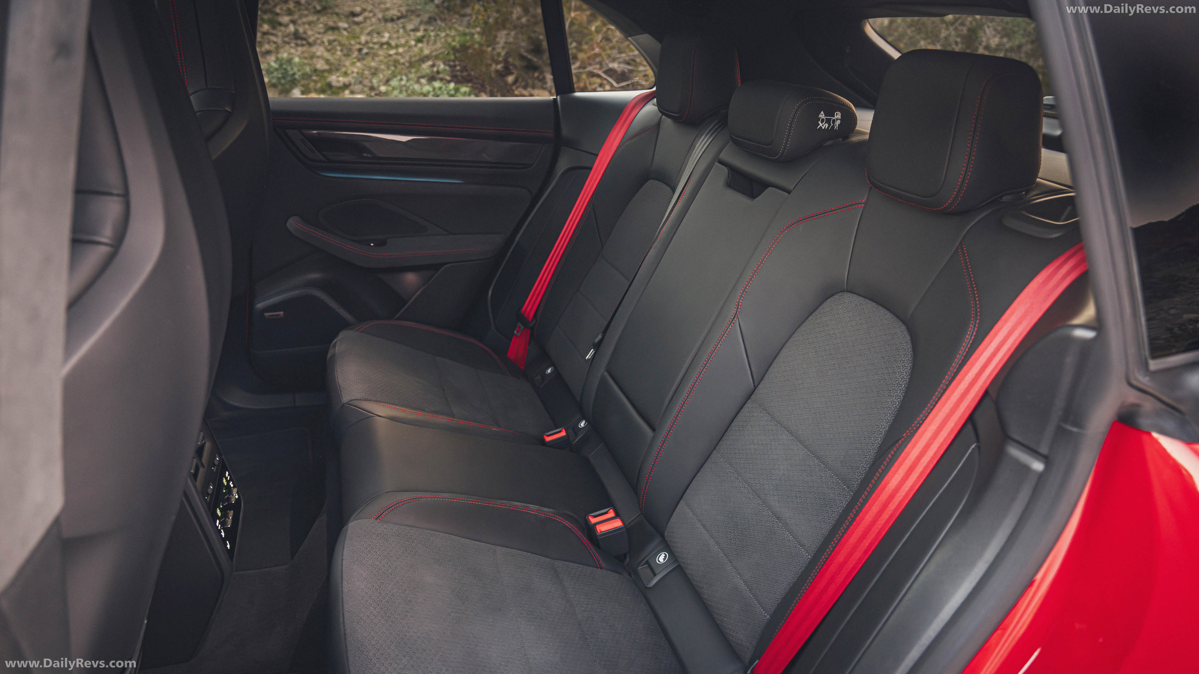 2026 Porsche Macan GTS H2 Carmine Red Interior