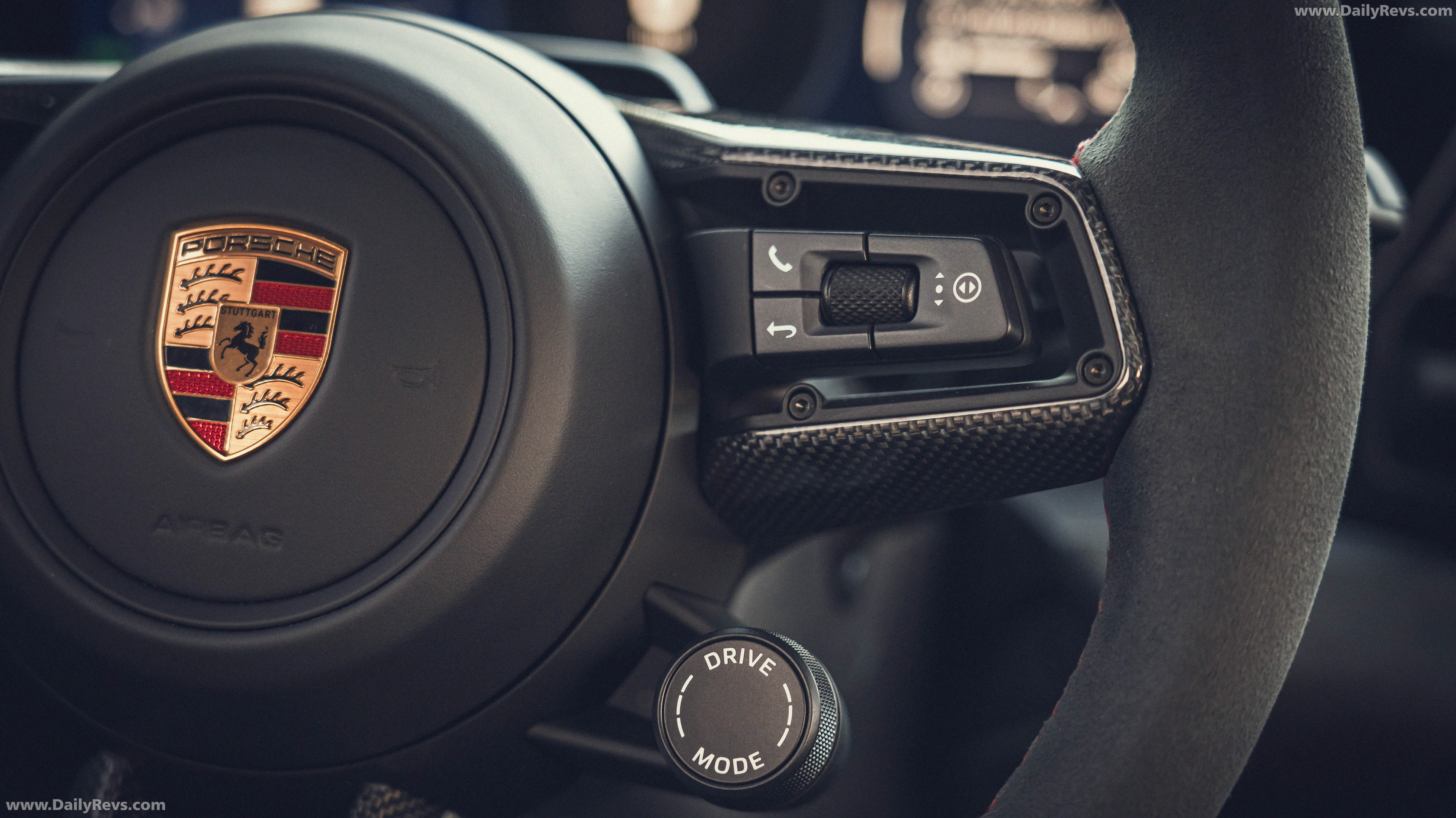 2026 Porsche Macan GTS H2 Carmine Red Interior