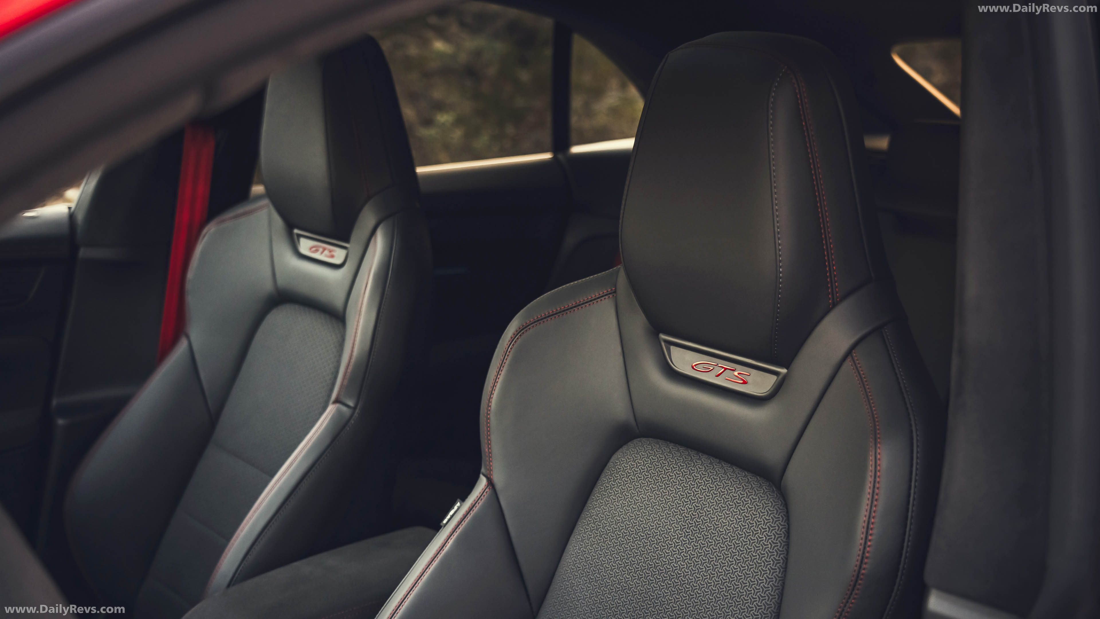 2026 Porsche Macan GTS H2 Carmine Red Interior