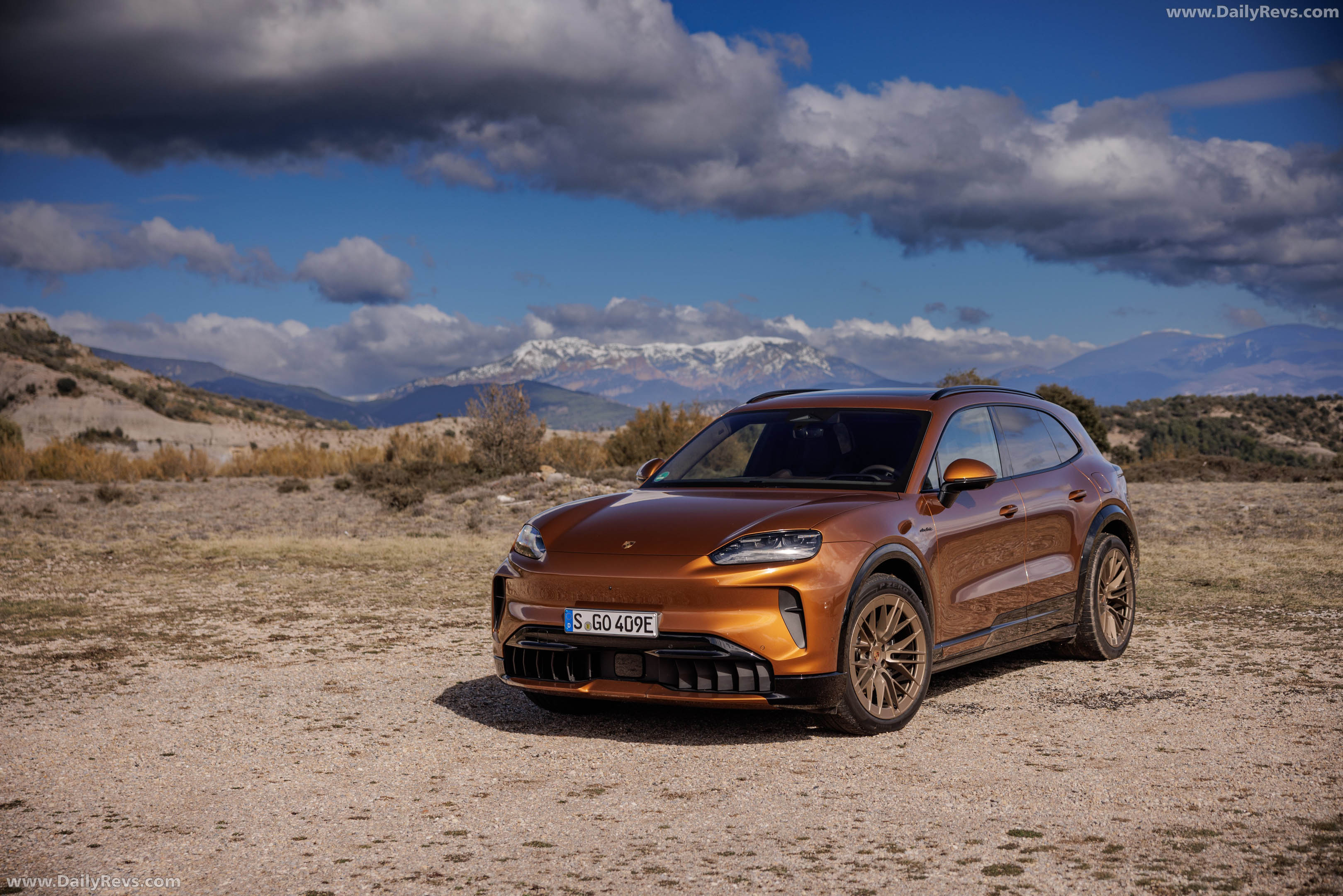 2027 Porsche Cayenne Electric E4 Madeira Gold Front View