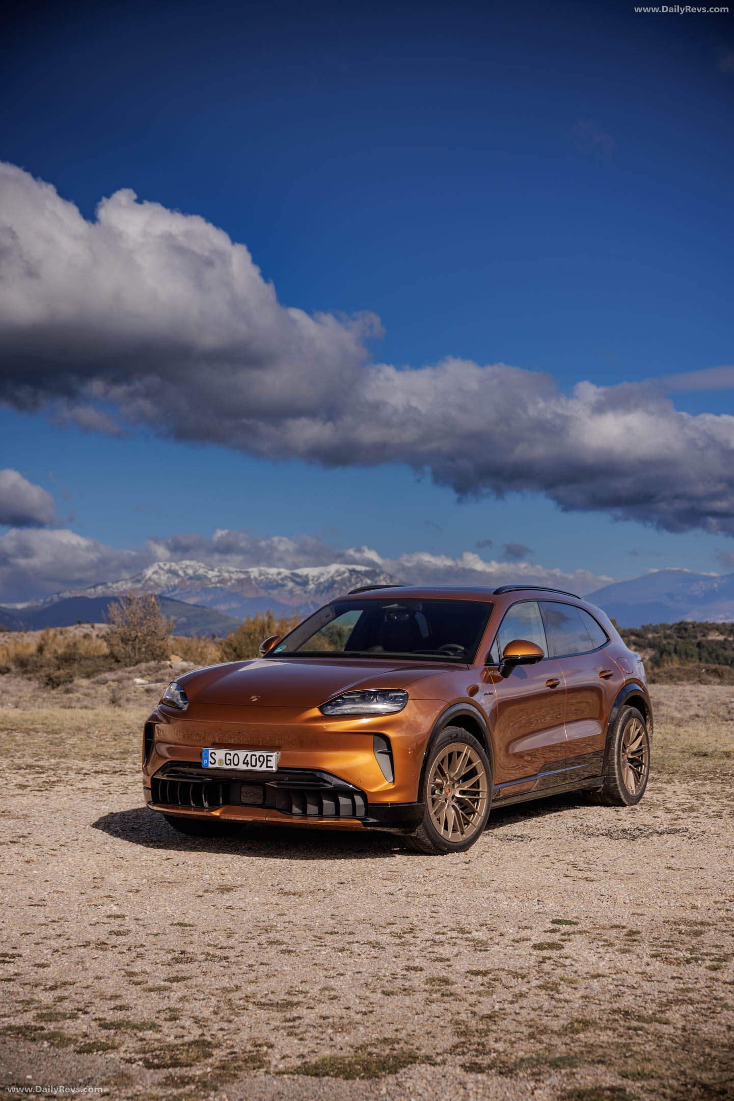 2027 Porsche Cayenne Electric E4 Madeira Gold Front View