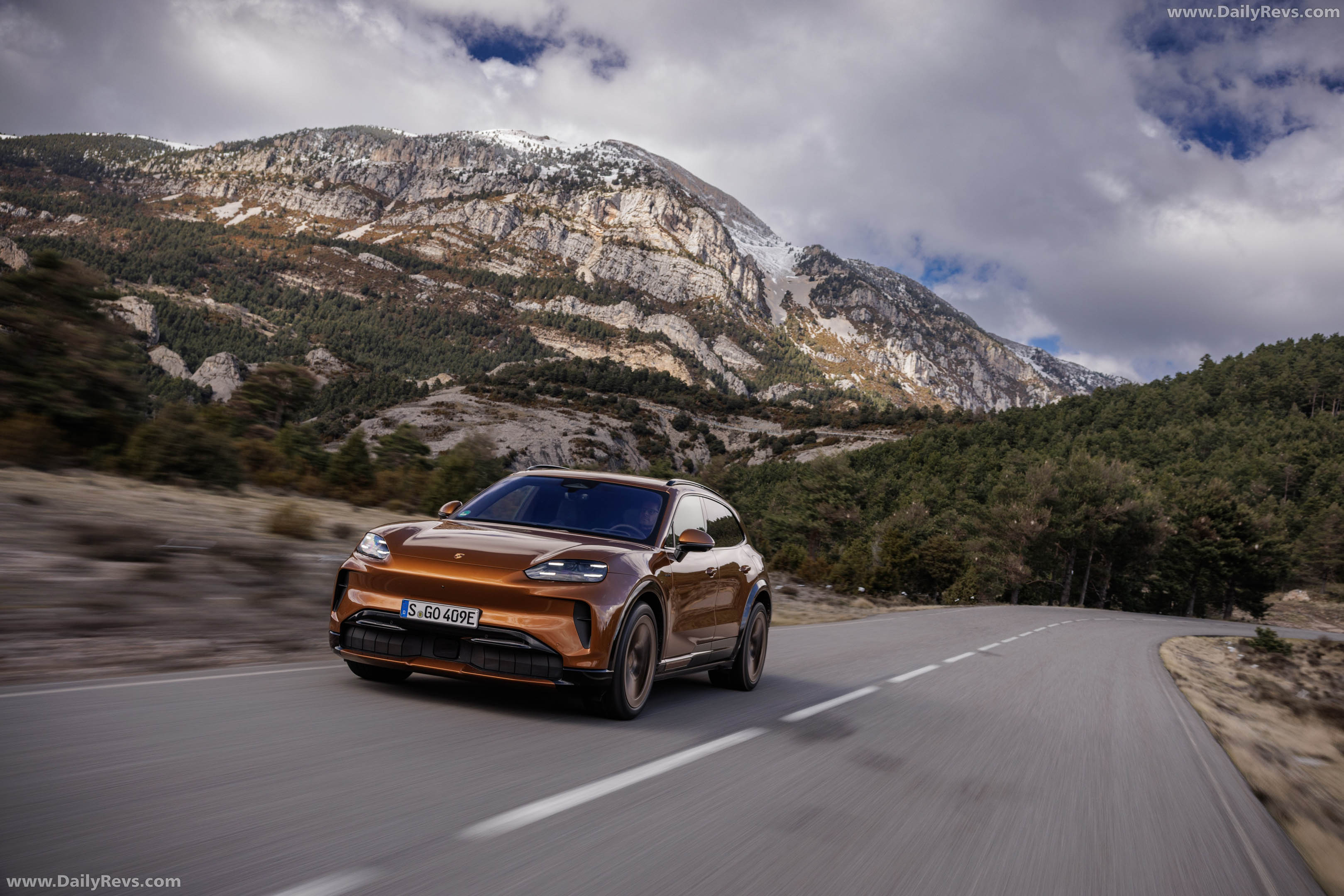 2027 Porsche Cayenne Electric E4 Madeira Gold Front View