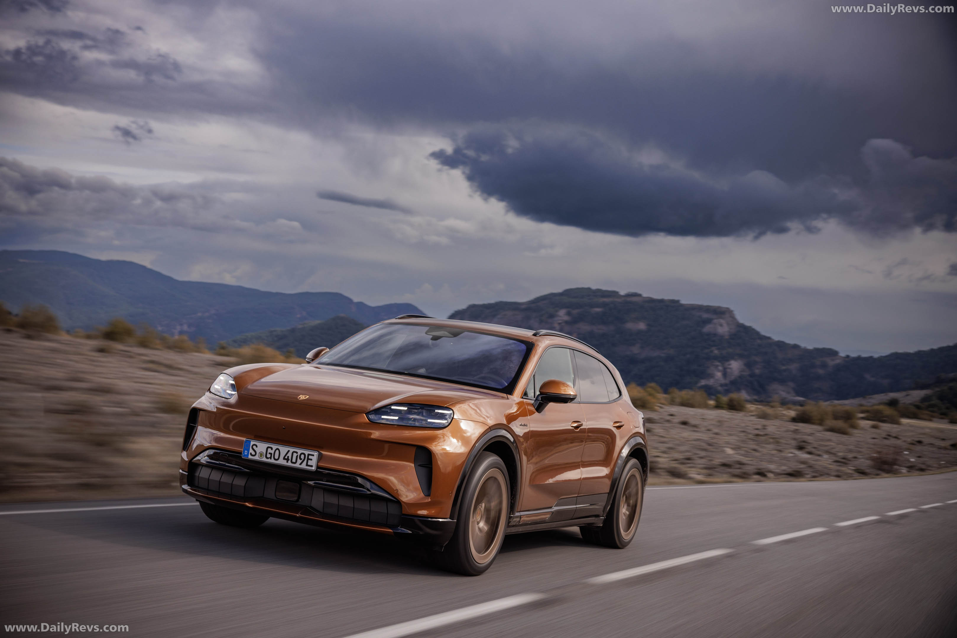 2027 Porsche Cayenne Electric E4 Madeira Gold Front View