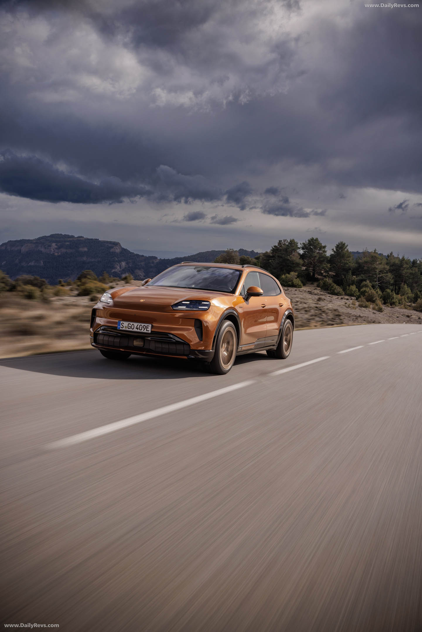 2027 Porsche Cayenne Electric E4 Madeira Gold Front View
