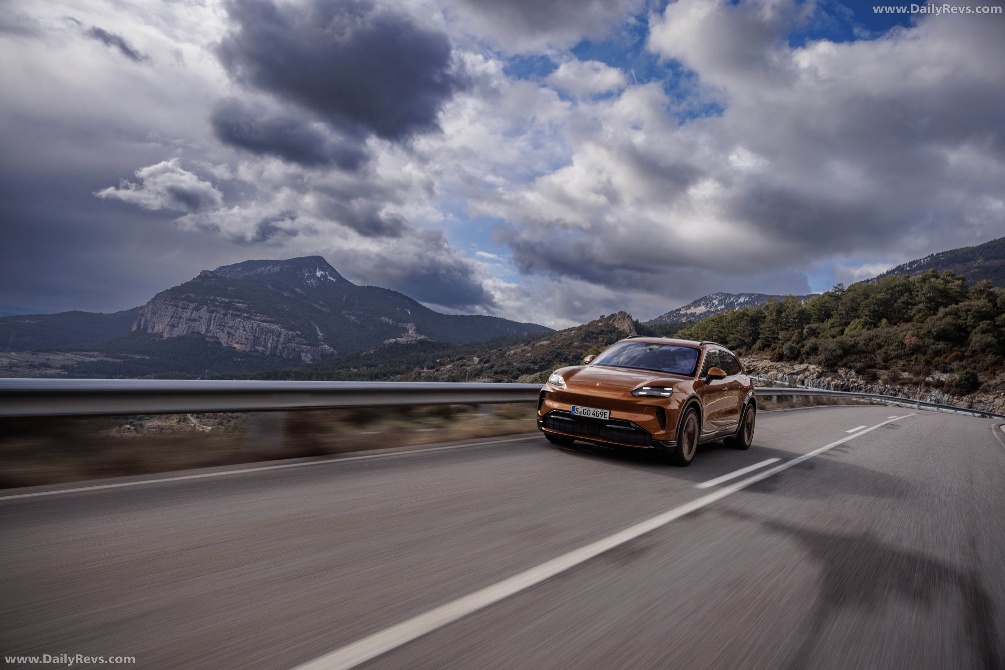 2027 Porsche Cayenne Electric E4 Madeira Gold Front View