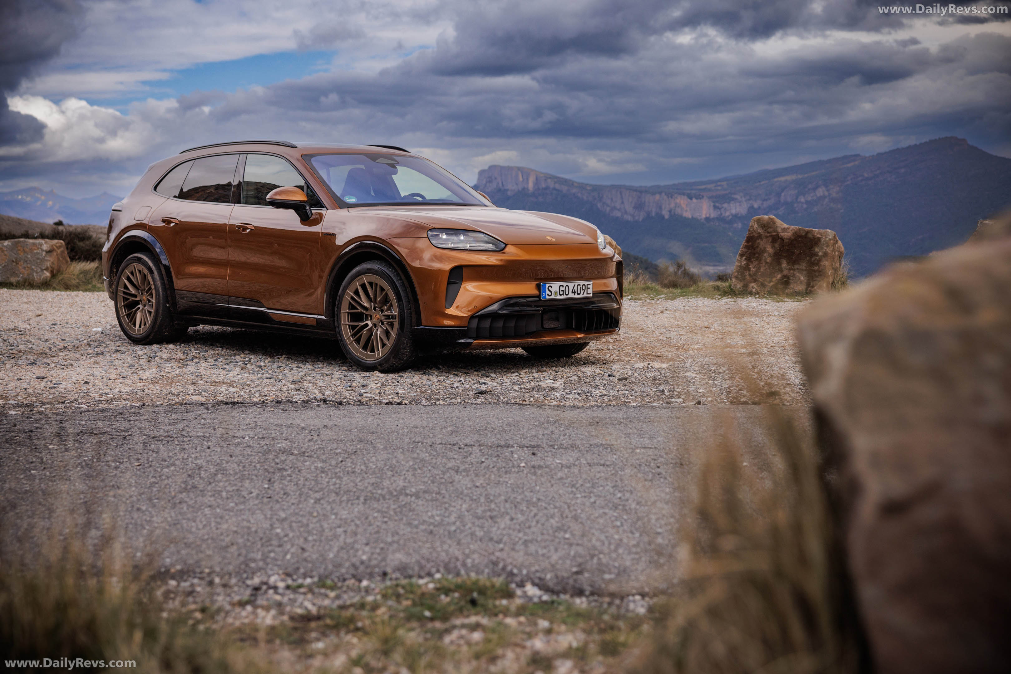 2027 Porsche Cayenne Electric E4 Madeira Gold Front View