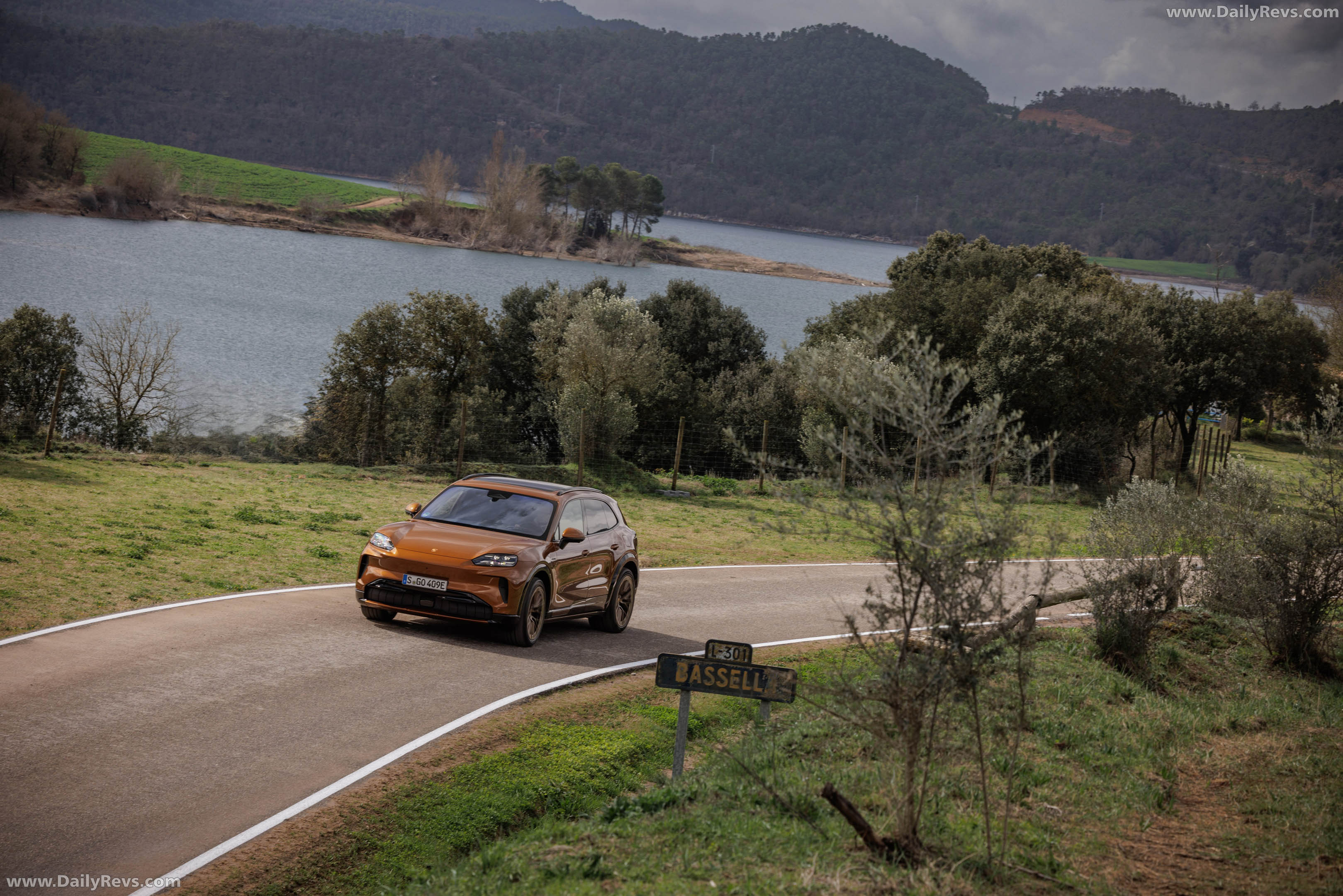 2027 Porsche Cayenne Electric E4 Madeira Gold Top View