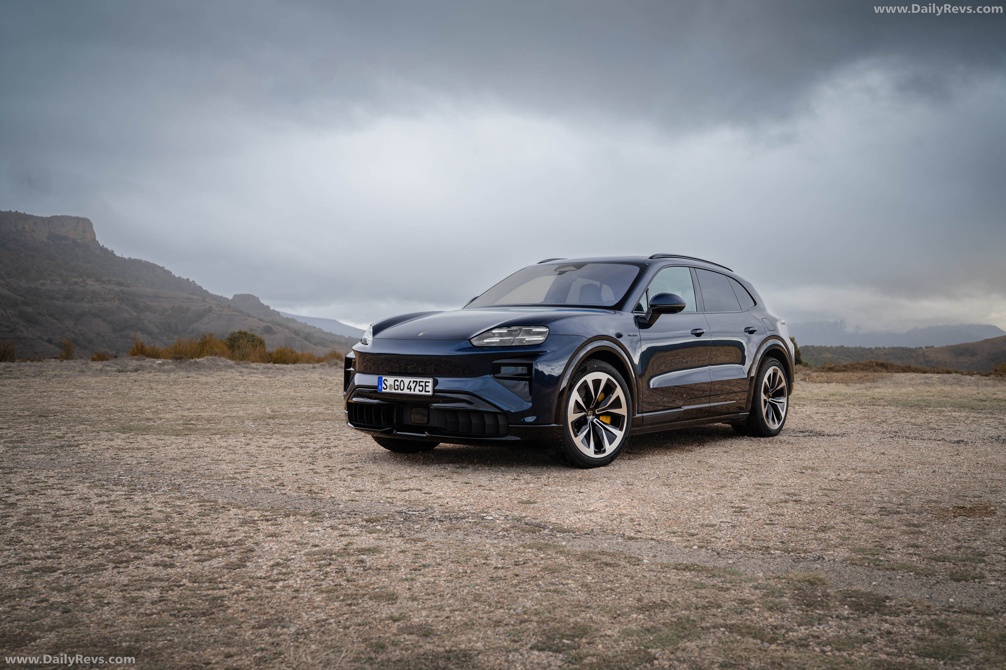 2027 Porsche Cayenne Turbo Electric E4 Algarve Blue Front View