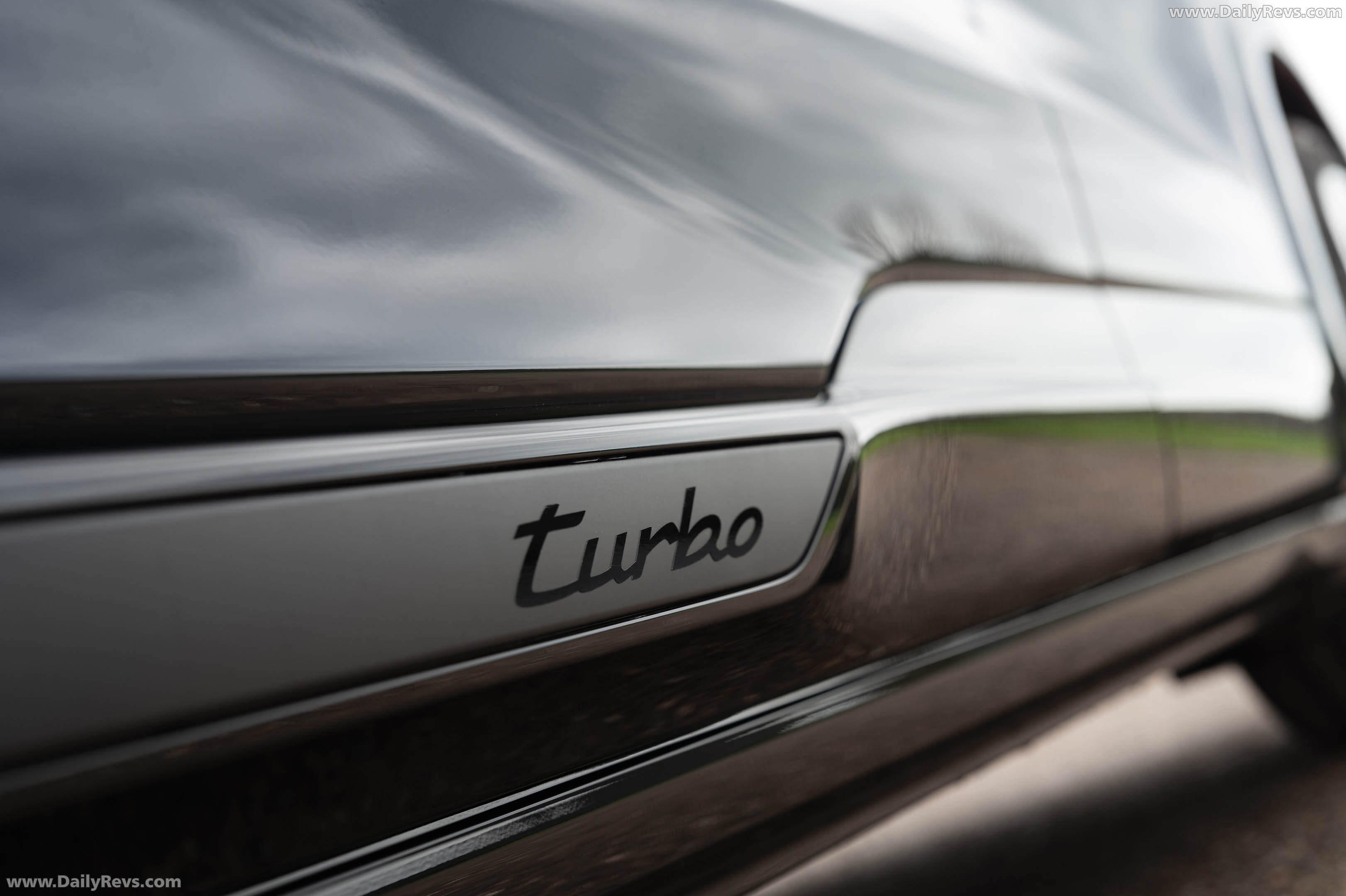 2027 Porsche Cayenne Turbo Electric E4 Algarve Blue Exterior