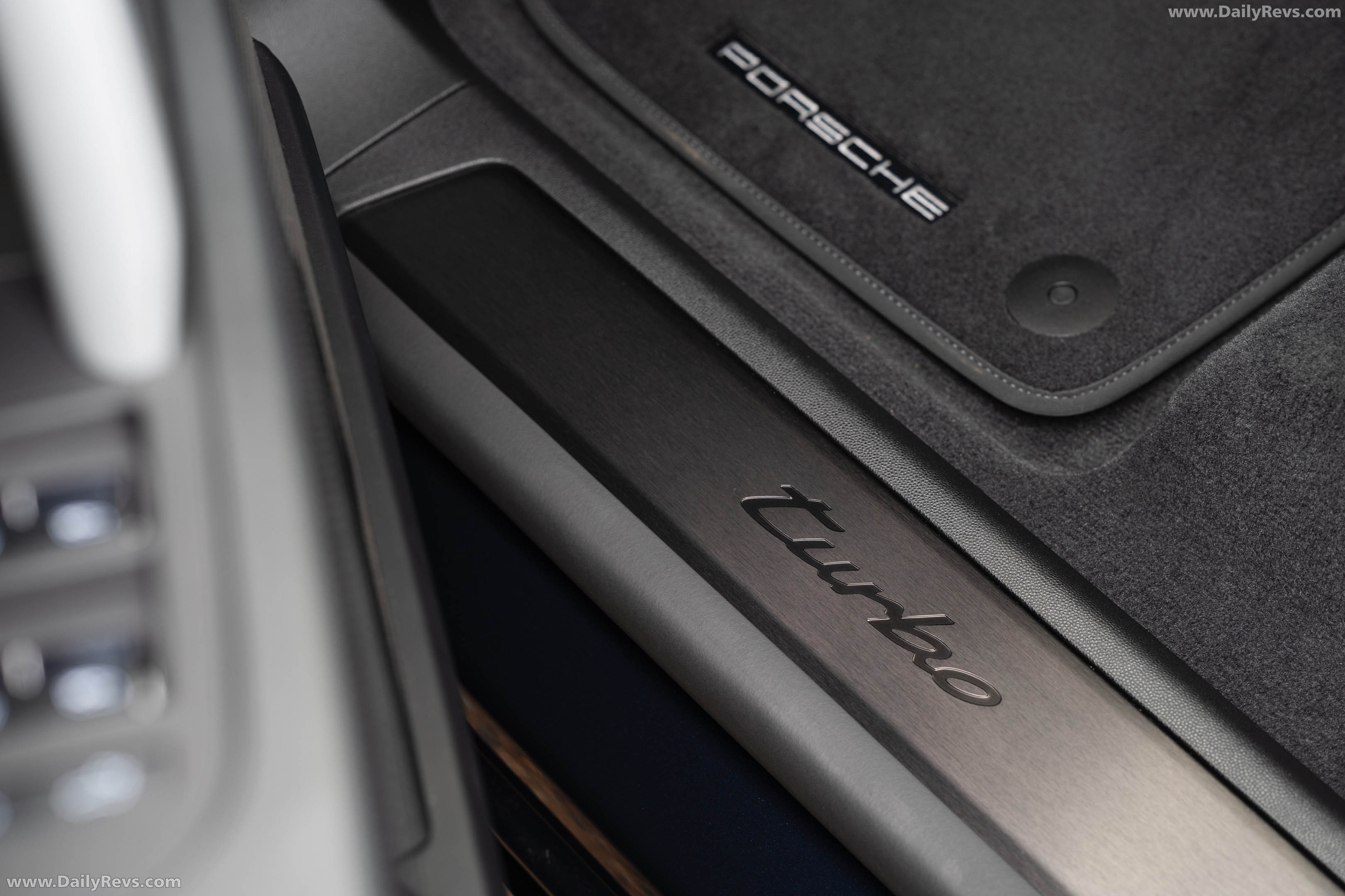 2027 Porsche Cayenne Turbo Electric E4 Algarve Blue Interior