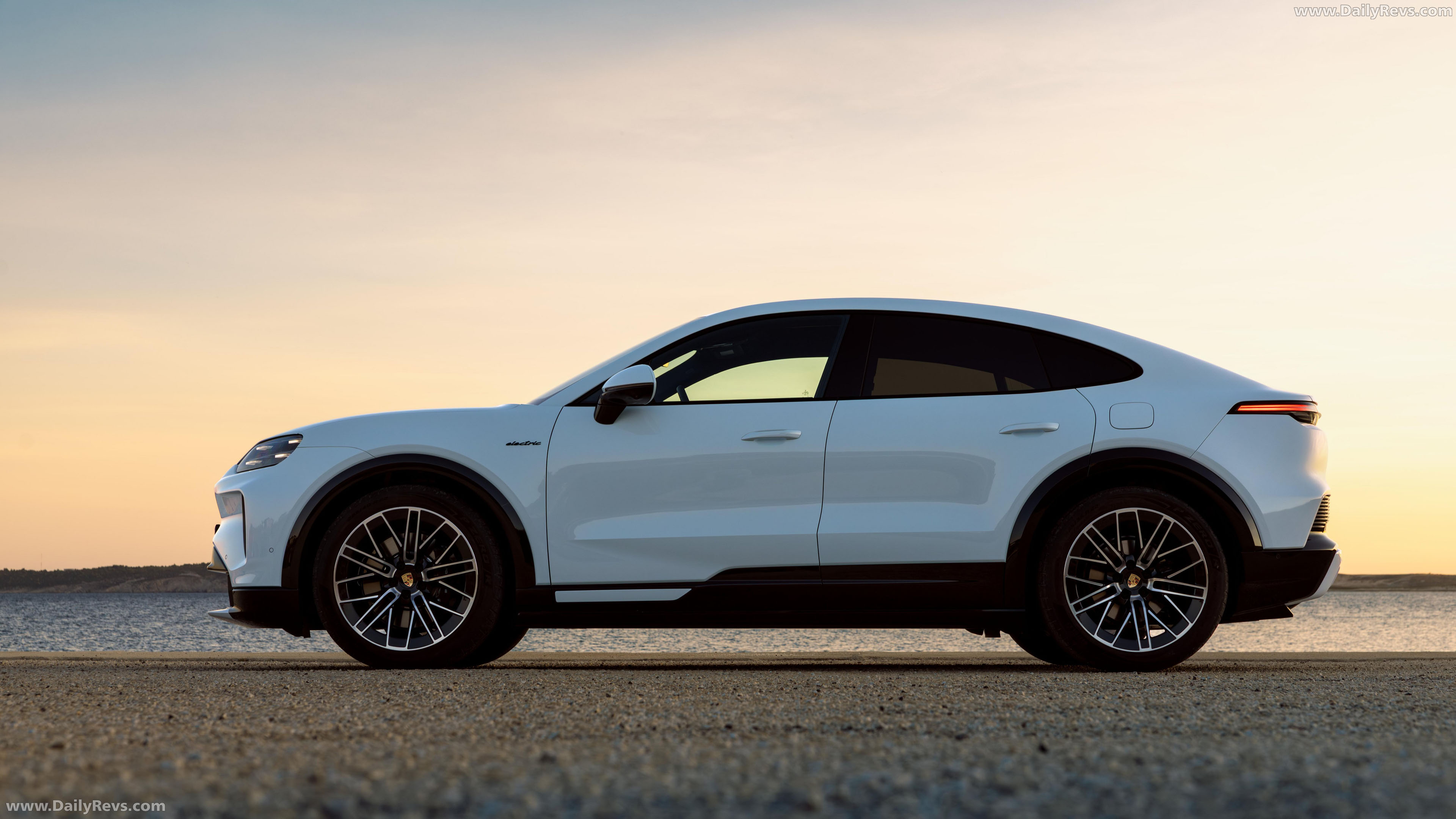 2027 Porsche Cayenne S Coupe Electric Side View