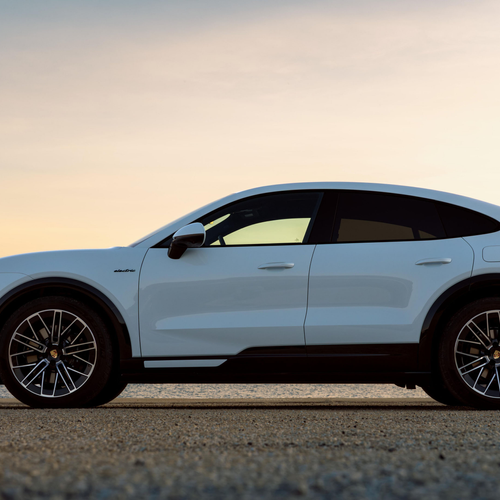 2027 Porsche Cayenne S Coupe Electric Side View