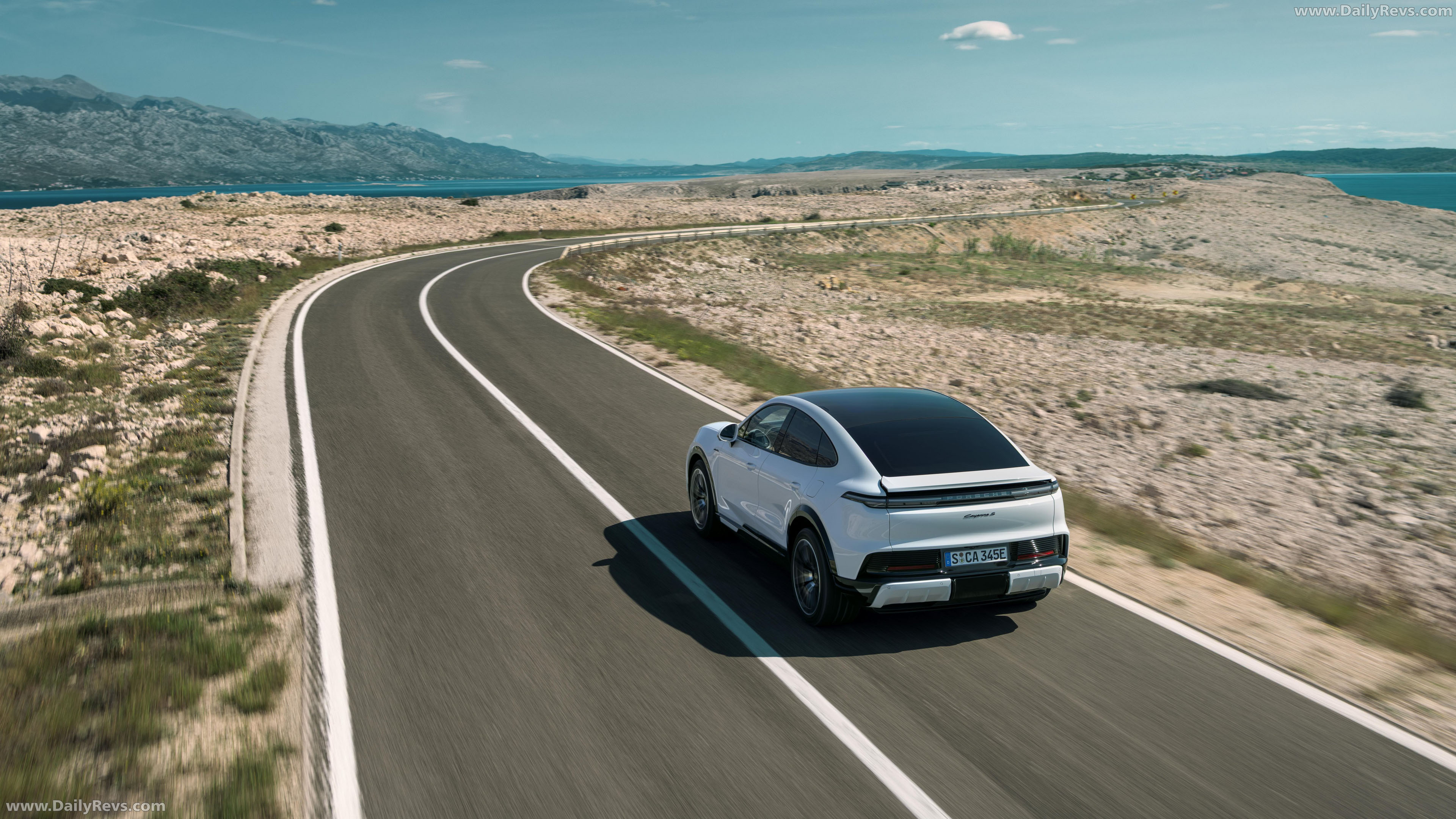 2027 Porsche Cayenne S Coupe Electric Top View