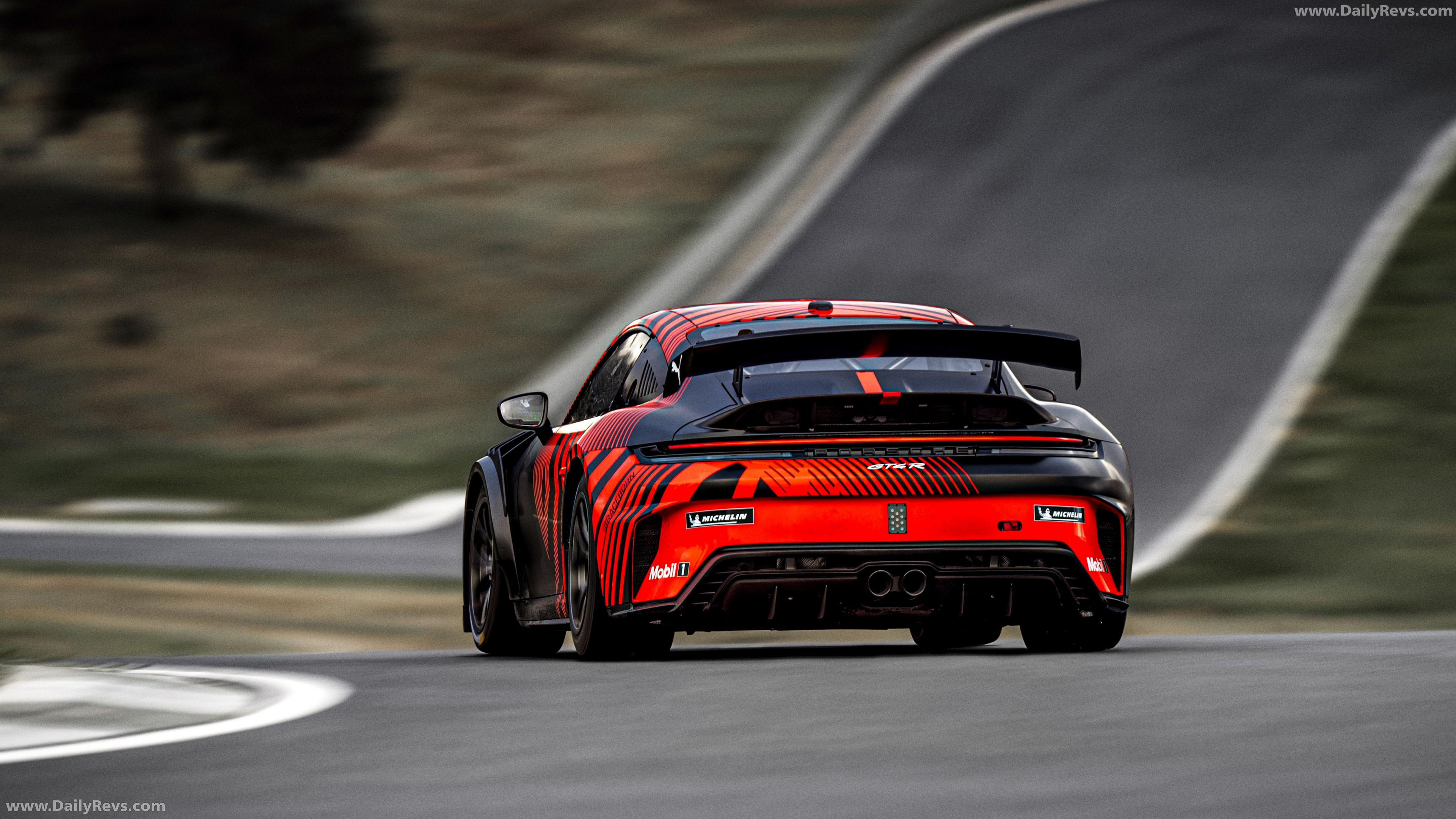2027 Porsche 911 GT4 R 992 ll Rear View