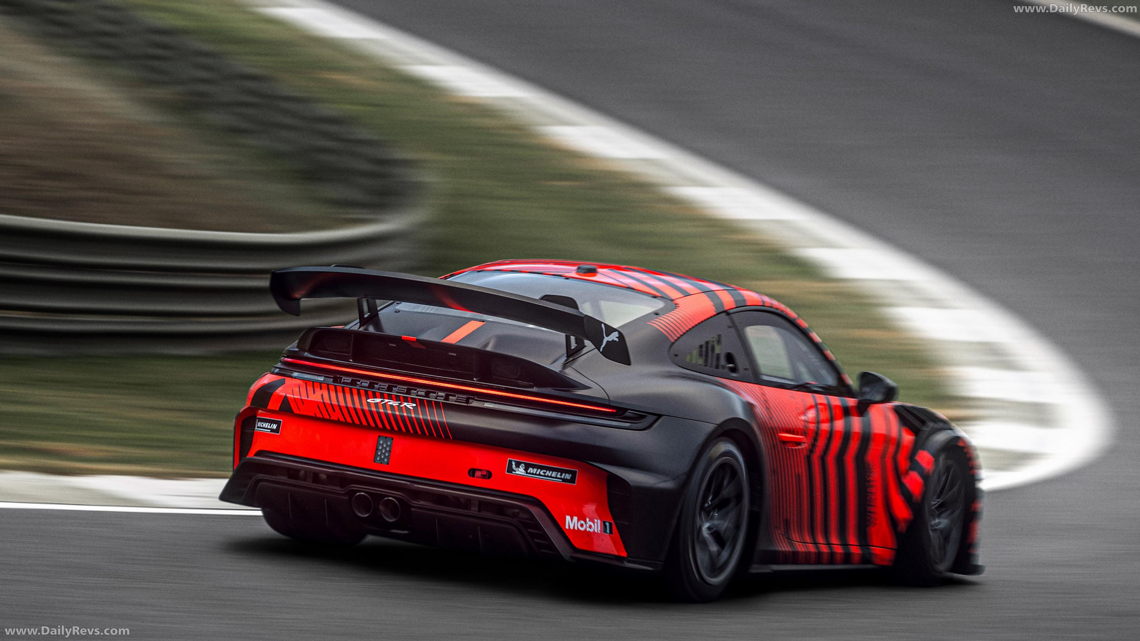 2027 Porsche 911 GT4 R 992 ll Rear View