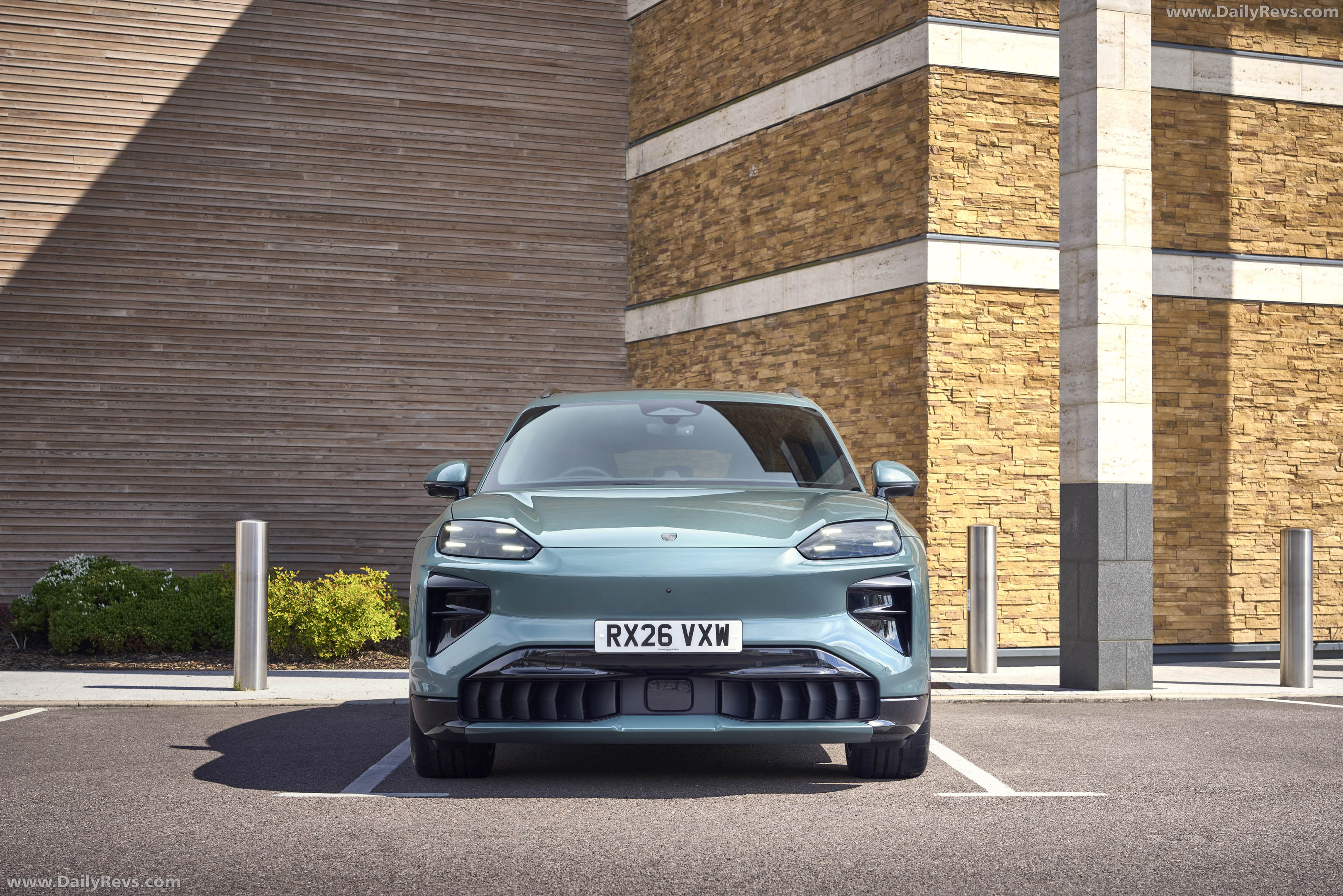 2027 Porsche Cayenne Turbo Electric E4 UK Version Front View