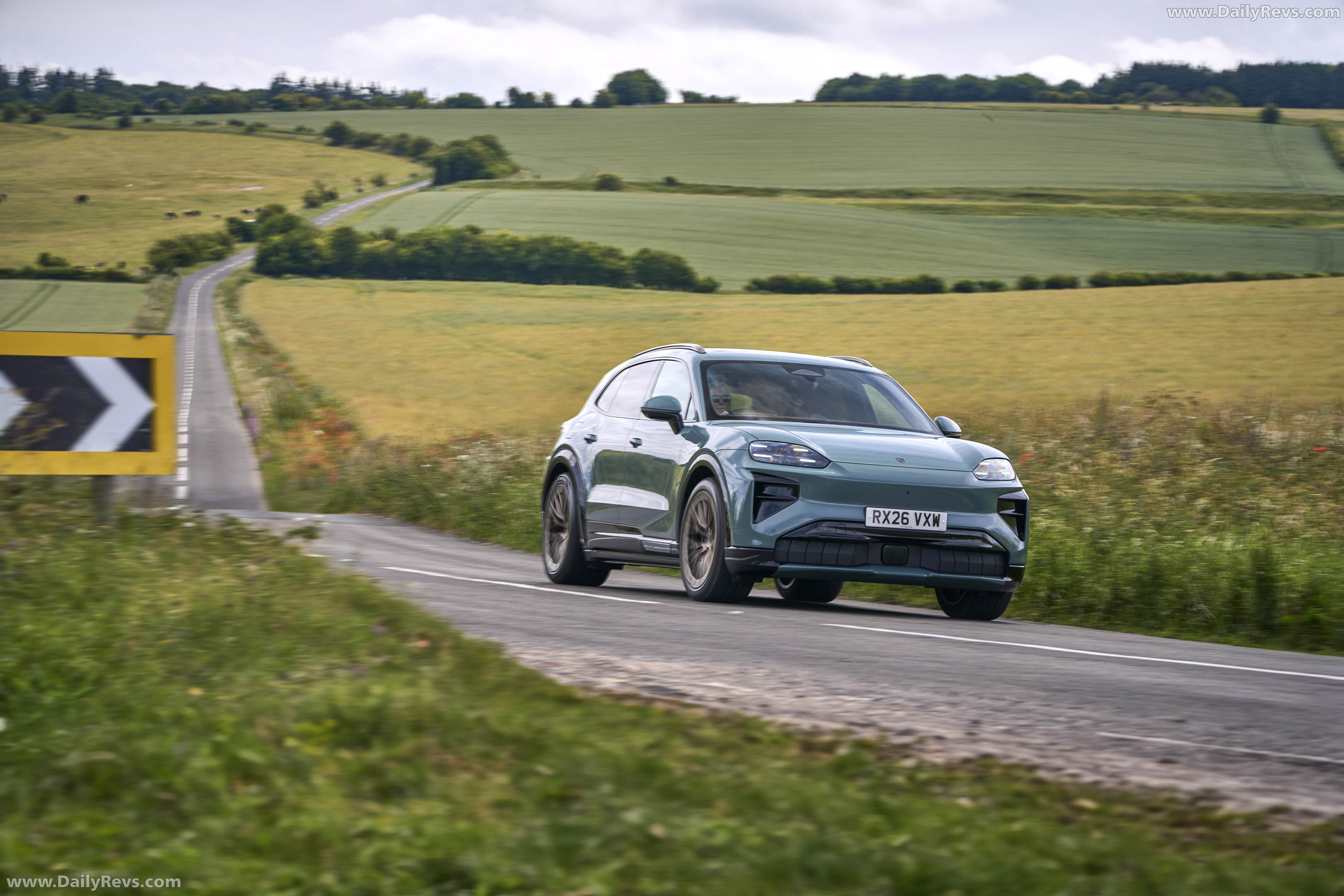 2027 Porsche Cayenne Turbo Electric E4 UK Version Front View