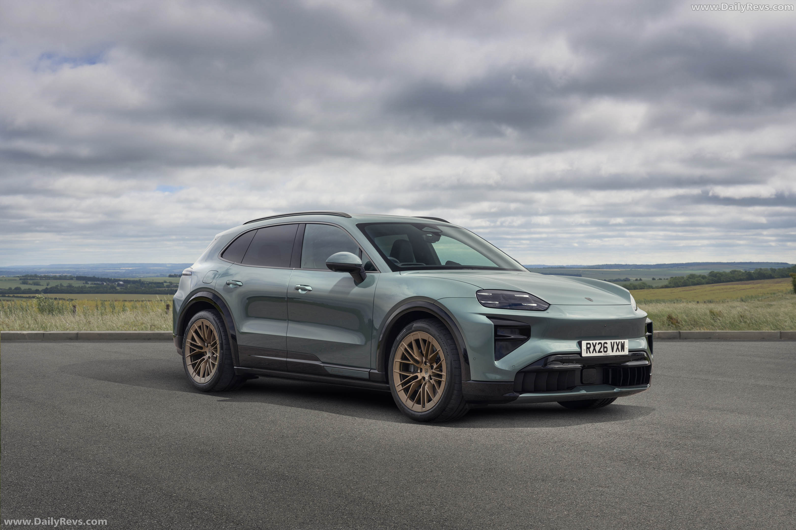 2027 Porsche Cayenne Turbo Electric E4 UK Version Front View