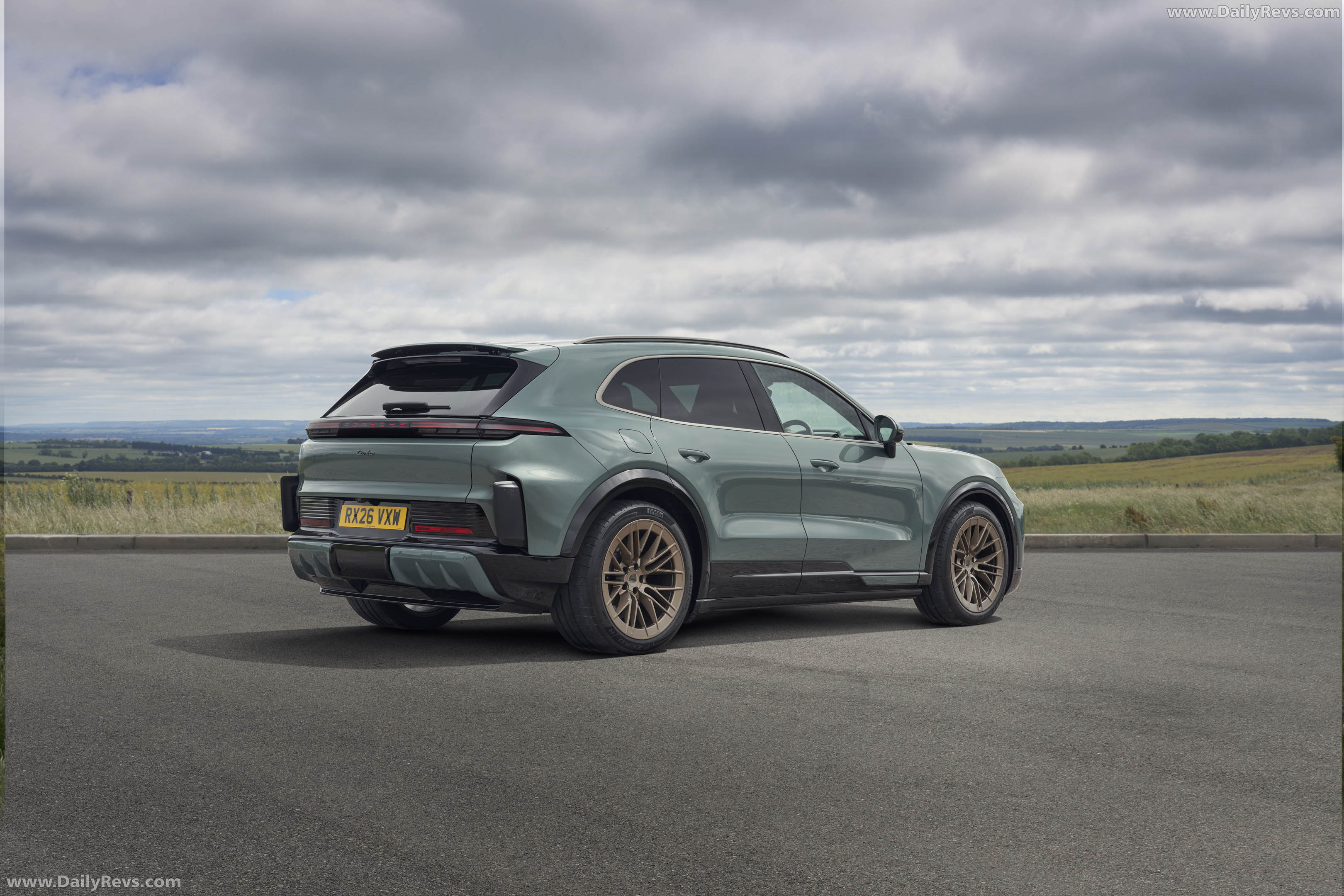 2027 Porsche Cayenne Turbo Electric E4 UK Version Rear View