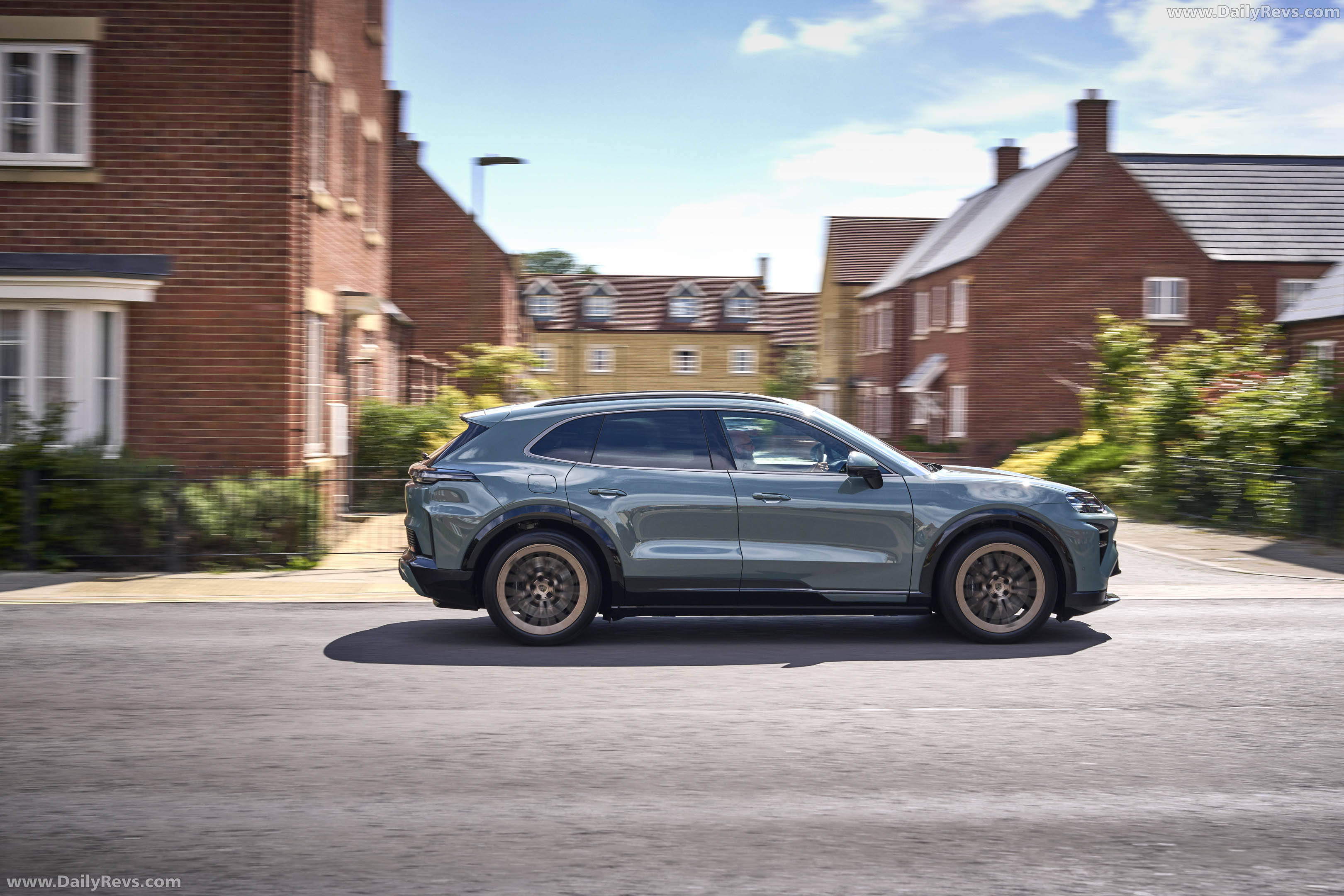 2027 Porsche Cayenne Turbo Electric E4 UK Version Side View