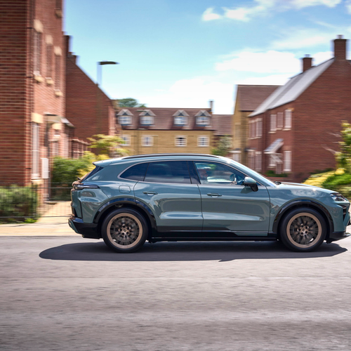 2027 Porsche Cayenne Turbo Electric E4 UK Version Side View