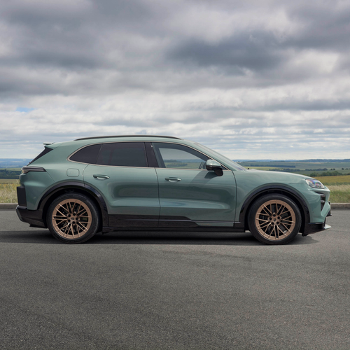 2027 Porsche Cayenne Turbo Electric E4 UK Version Side View