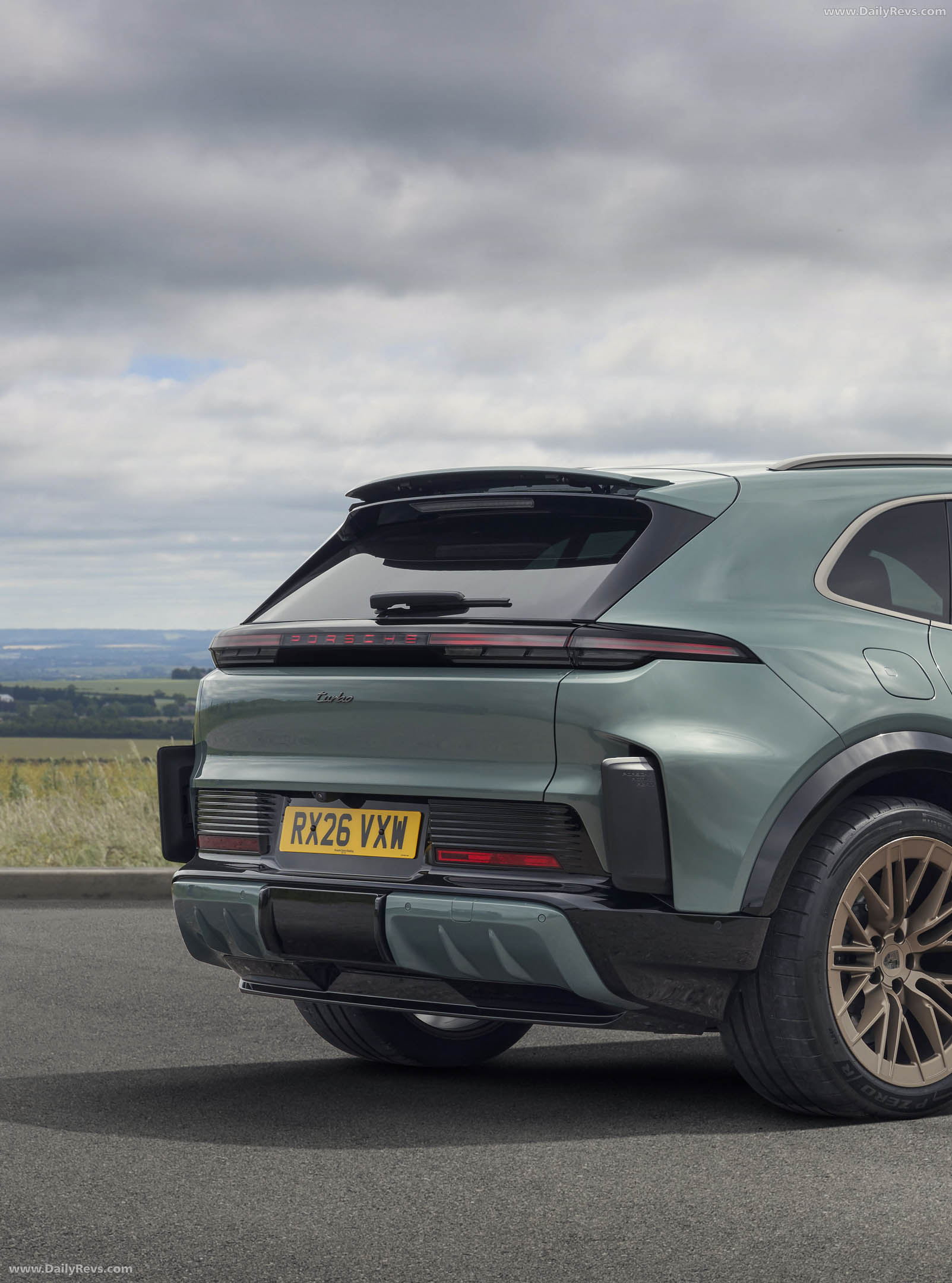2027 Porsche Cayenne Turbo Electric E4 UK Version Exterior