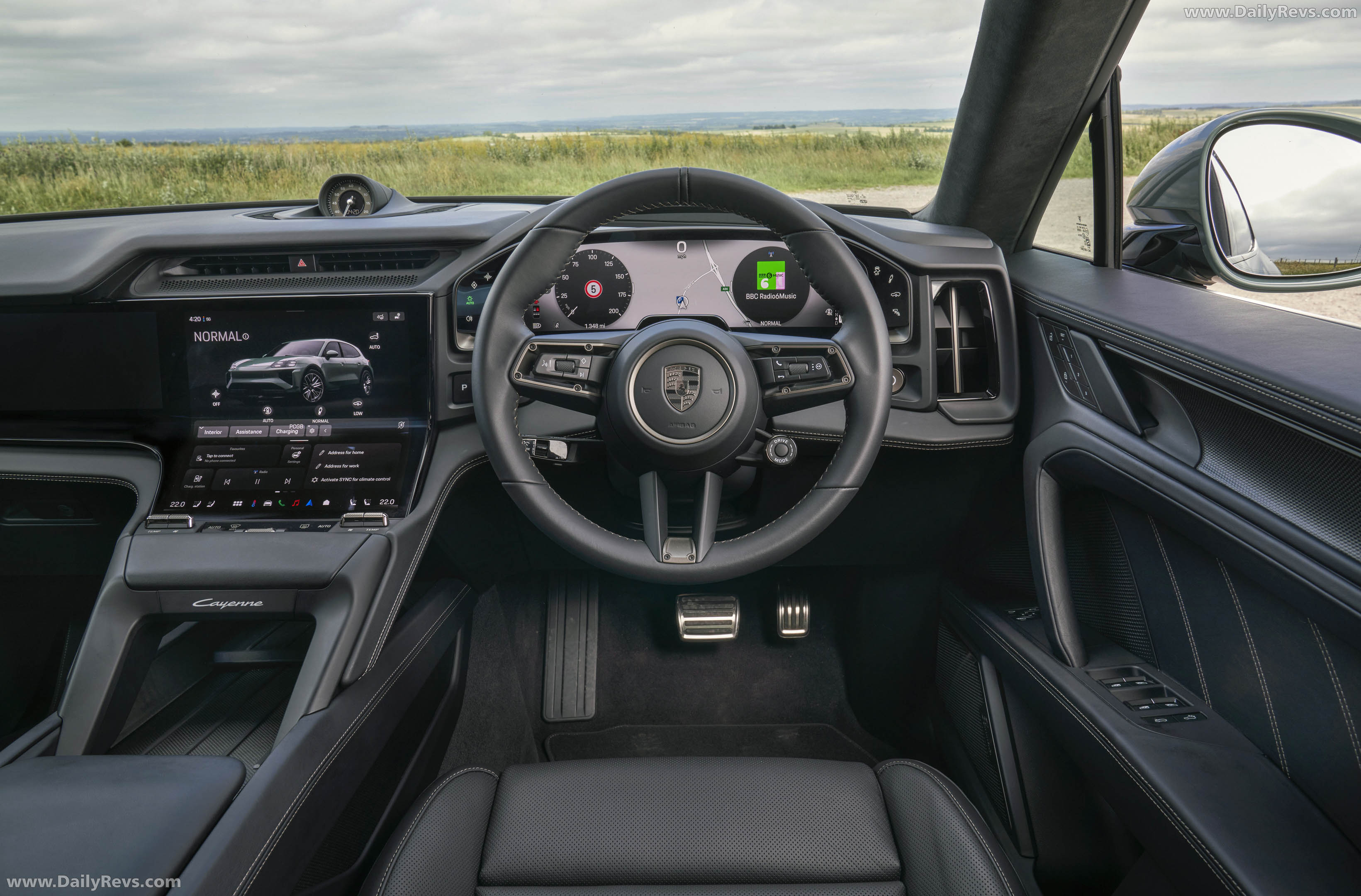 2027 Porsche Cayenne Turbo Electric E4 UK Version Interior