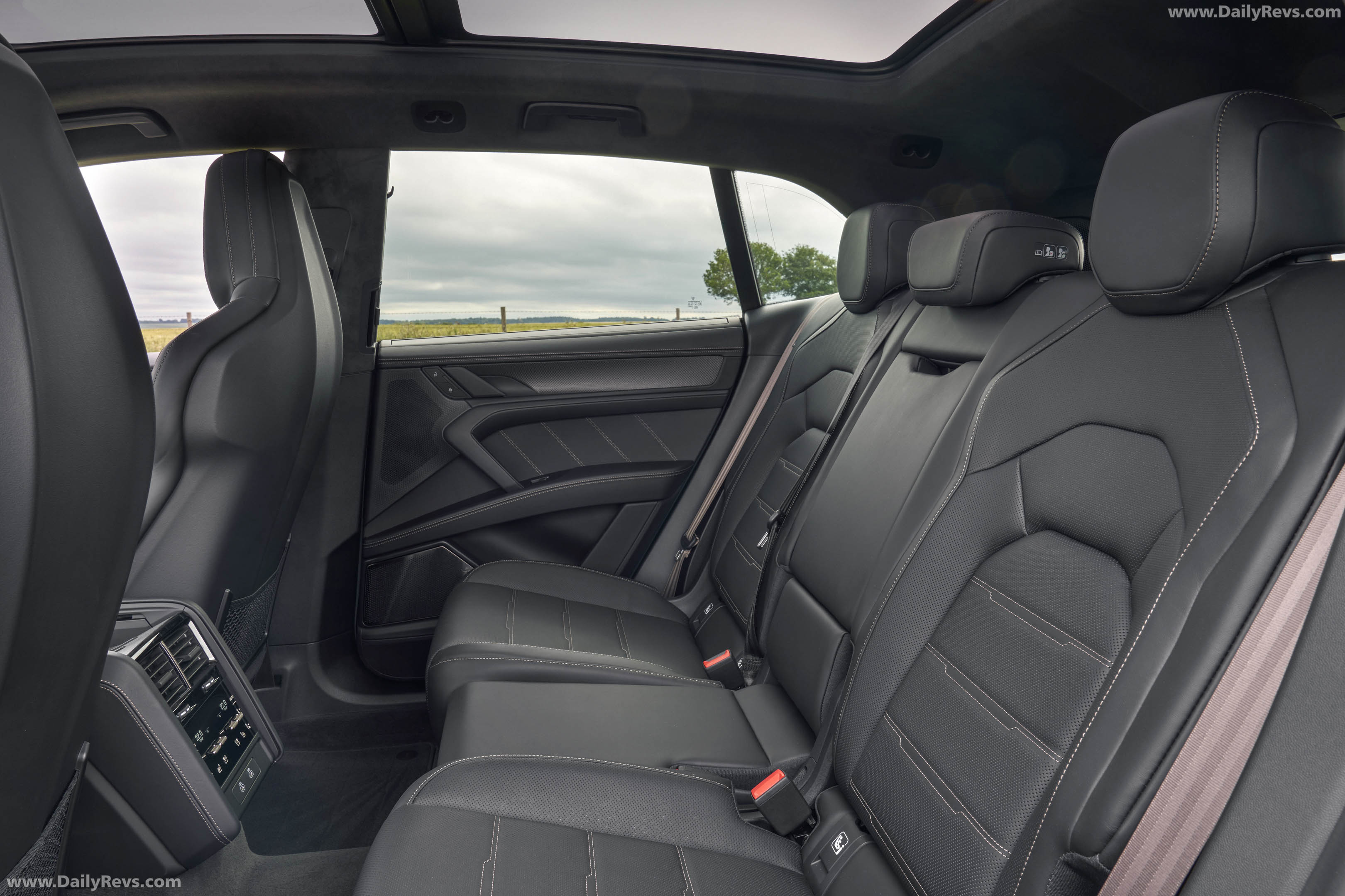 2027 Porsche Cayenne Turbo Electric E4 UK Version Interior