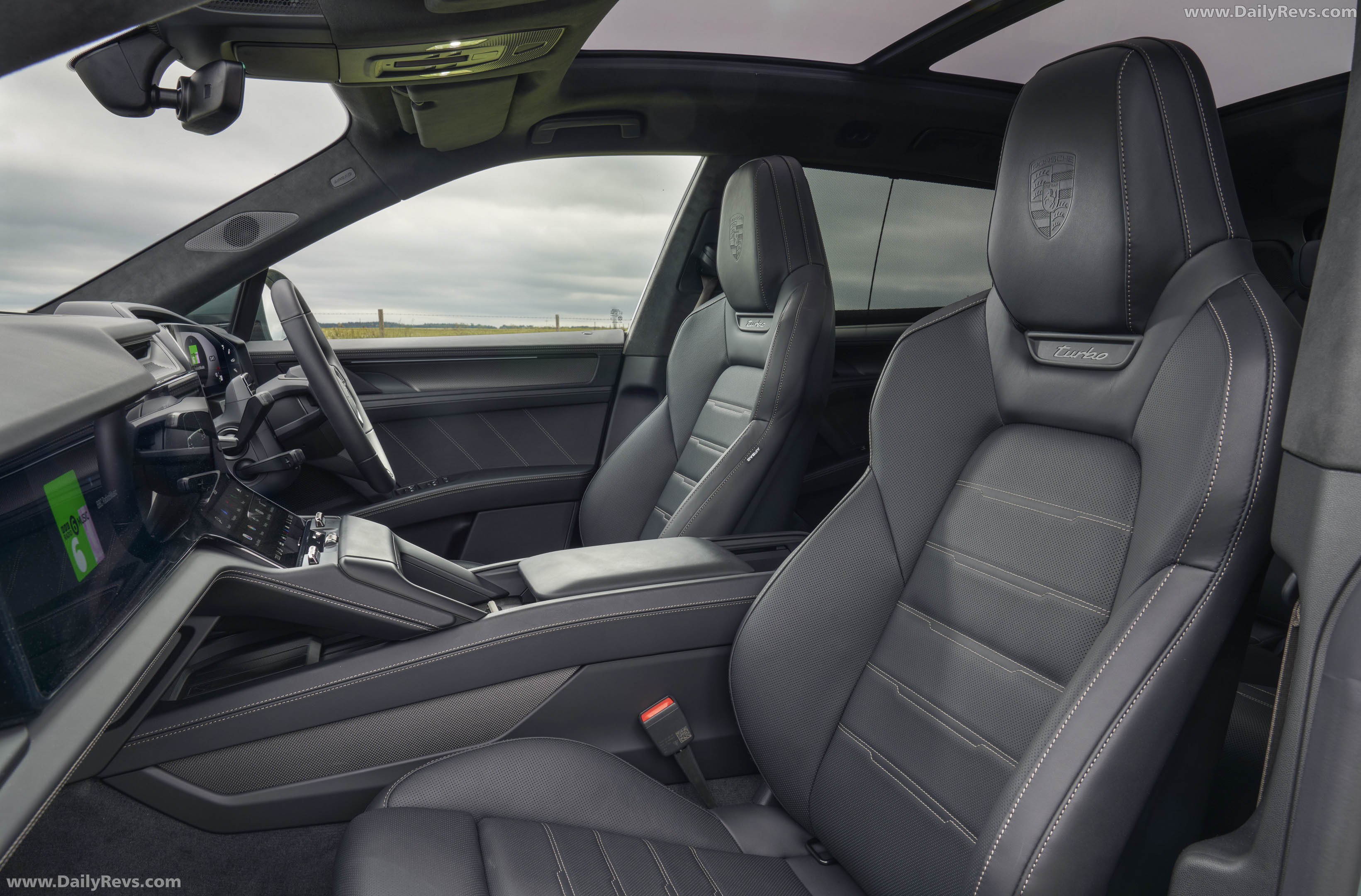 2027 Porsche Cayenne Turbo Electric E4 UK Version Interior