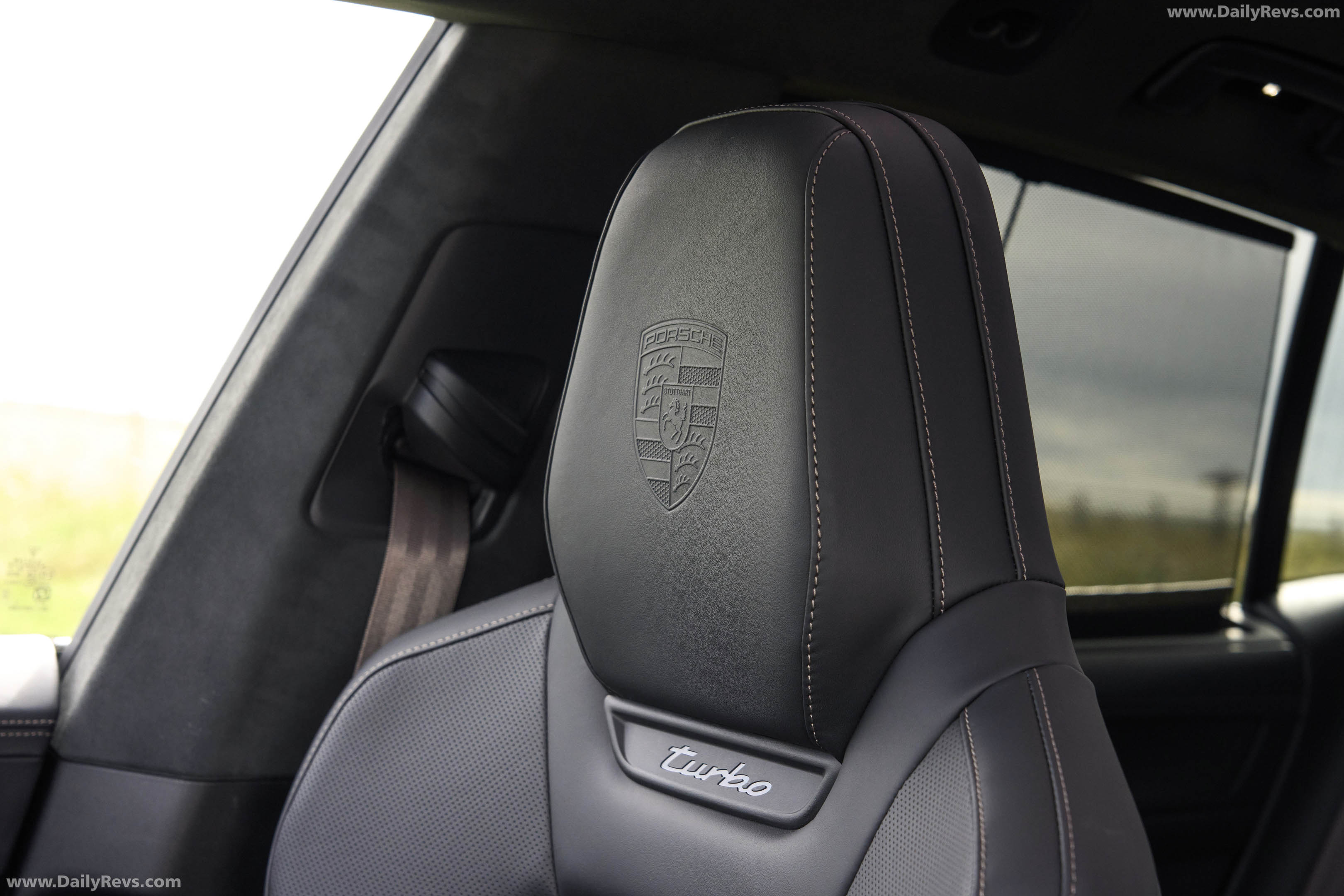 2027 Porsche Cayenne Turbo Electric E4 UK Version Interior