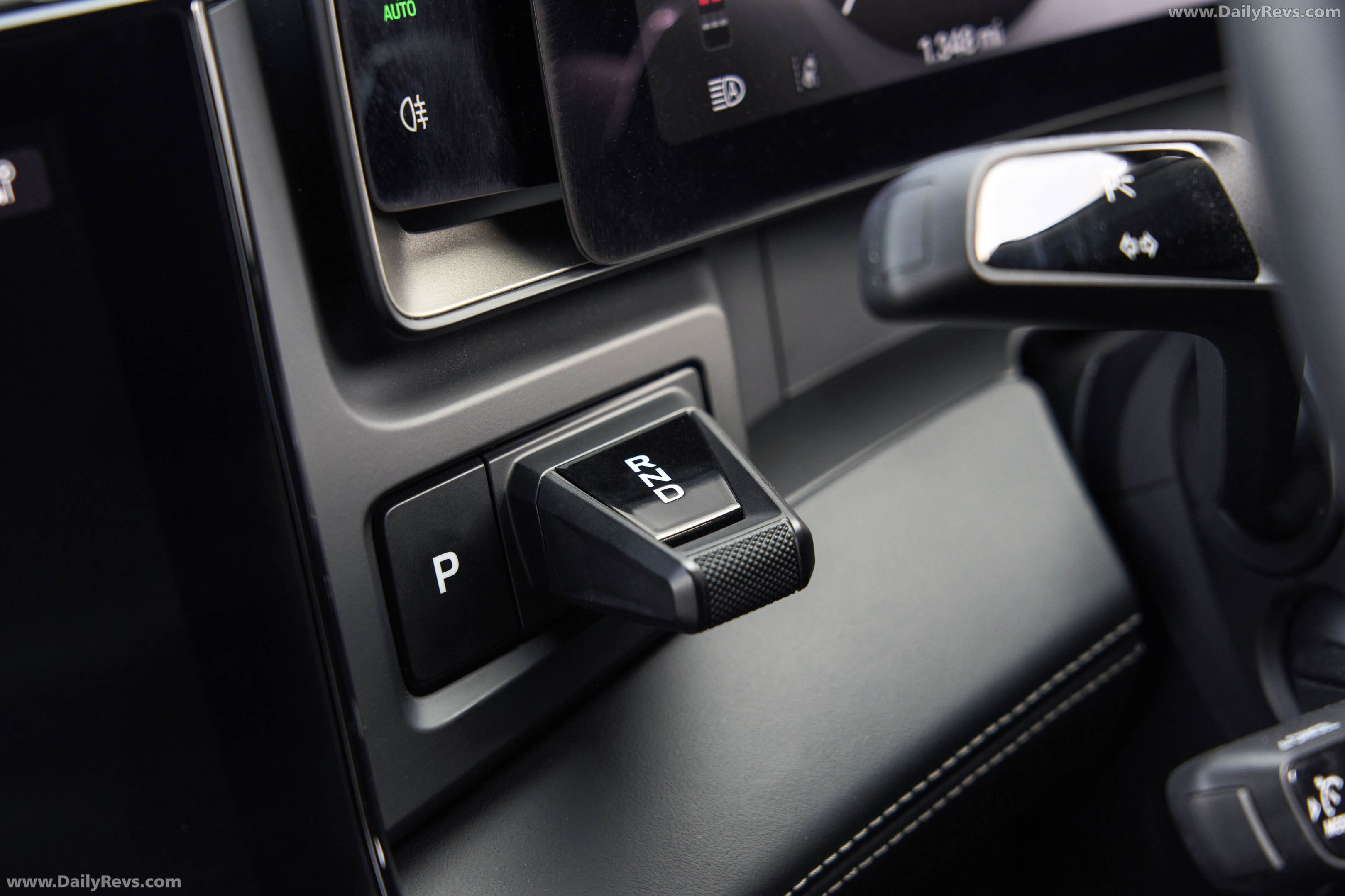 2027 Porsche Cayenne Turbo Electric E4 UK Version Interior