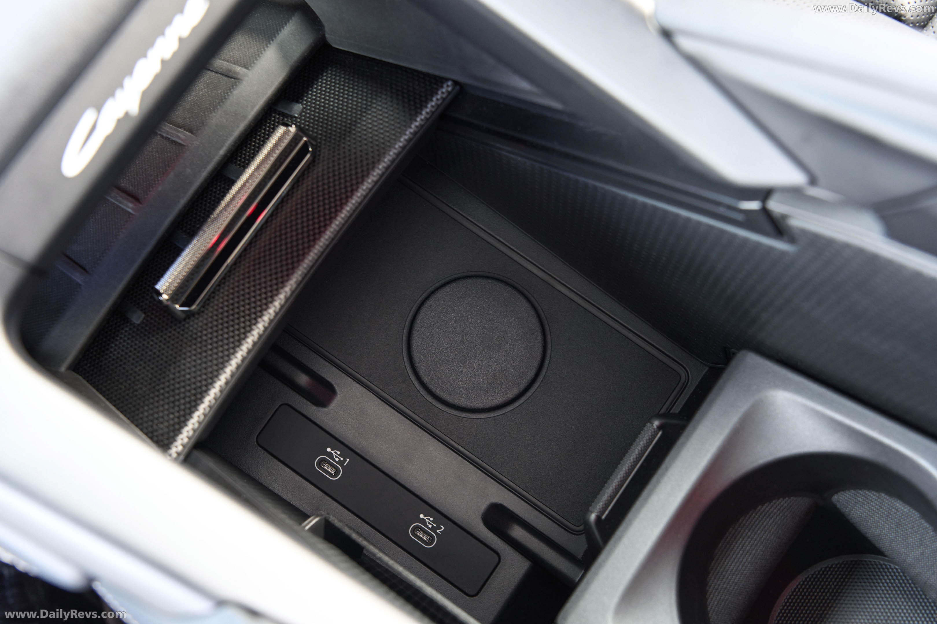 2027 Porsche Cayenne Turbo Electric E4 UK Version Interior