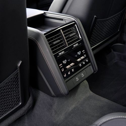 2027 Porsche Cayenne Turbo Electric E4 UK Version Interior